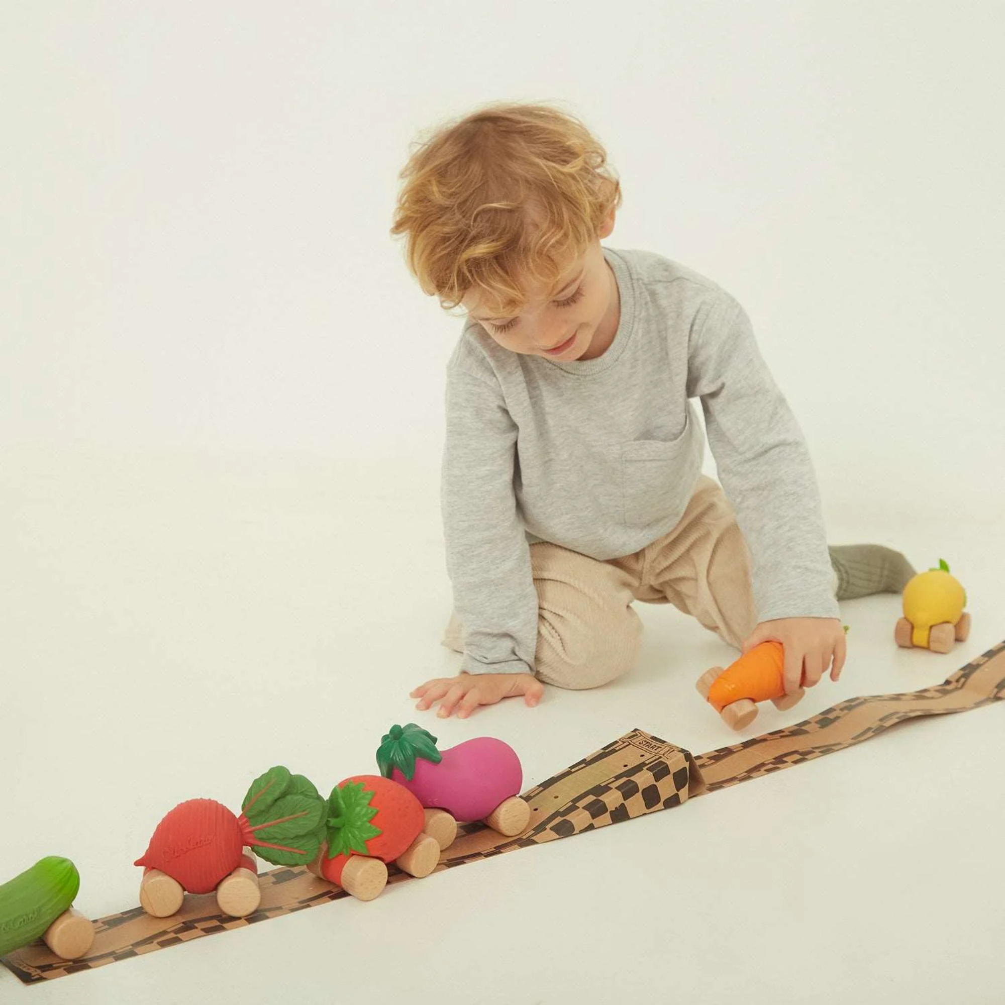 OLI & CAROL Betty the Beetroot Car