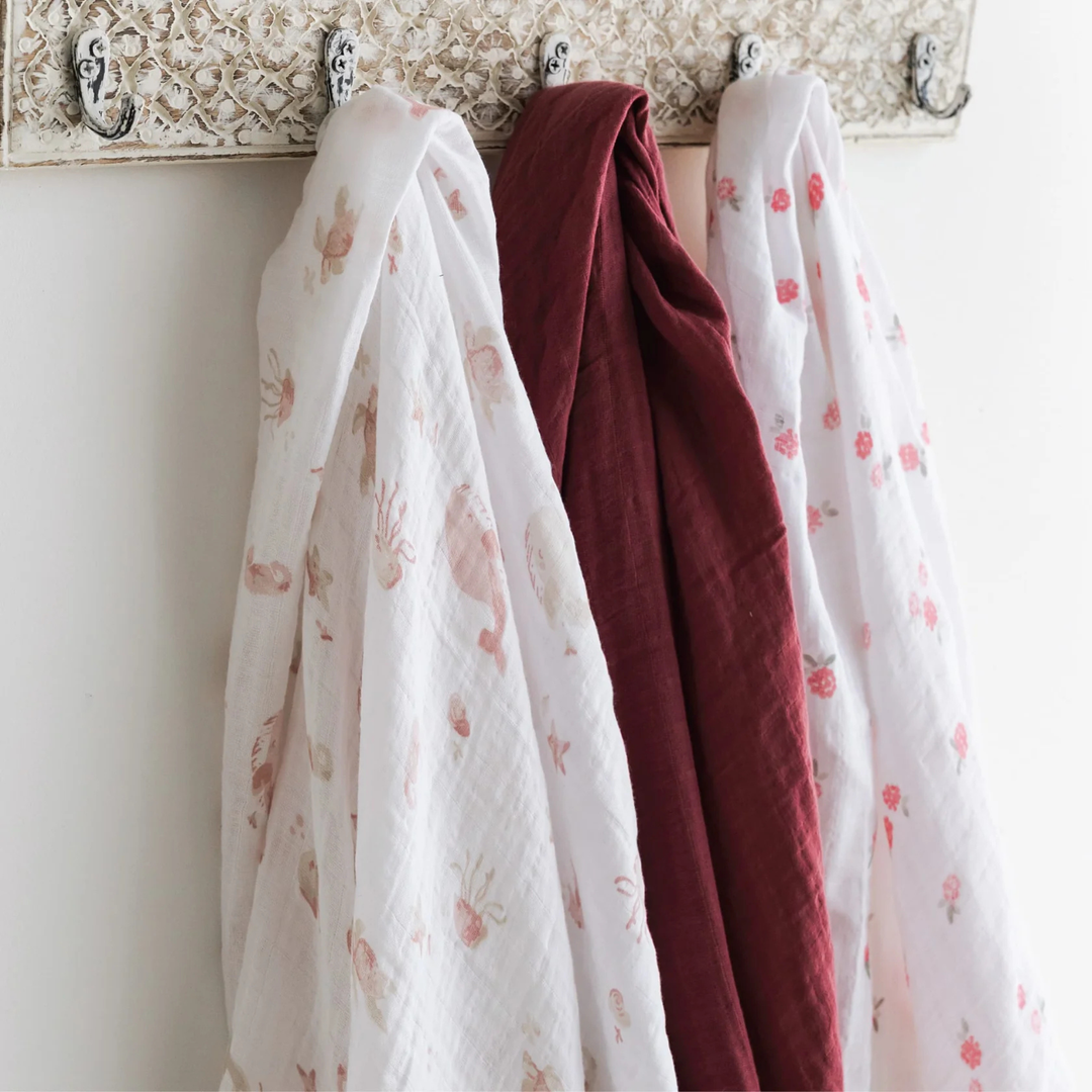 PERLIMPINPIN Cotton Muslin Swaddle - Raspberries