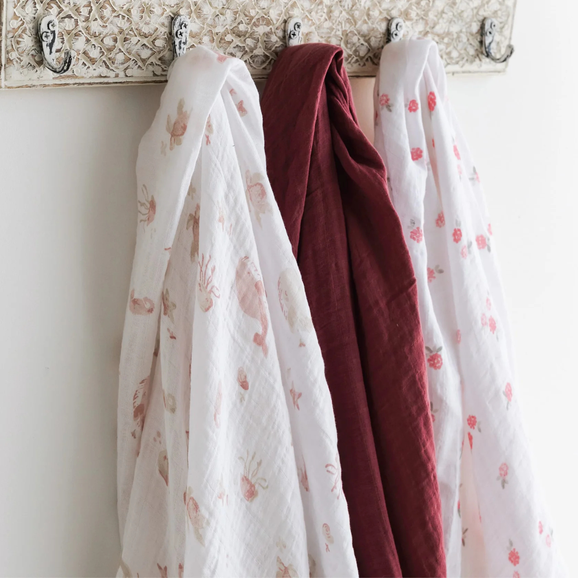 PERLIMPINPIN Cotton Muslin Swaddle - Raspberries