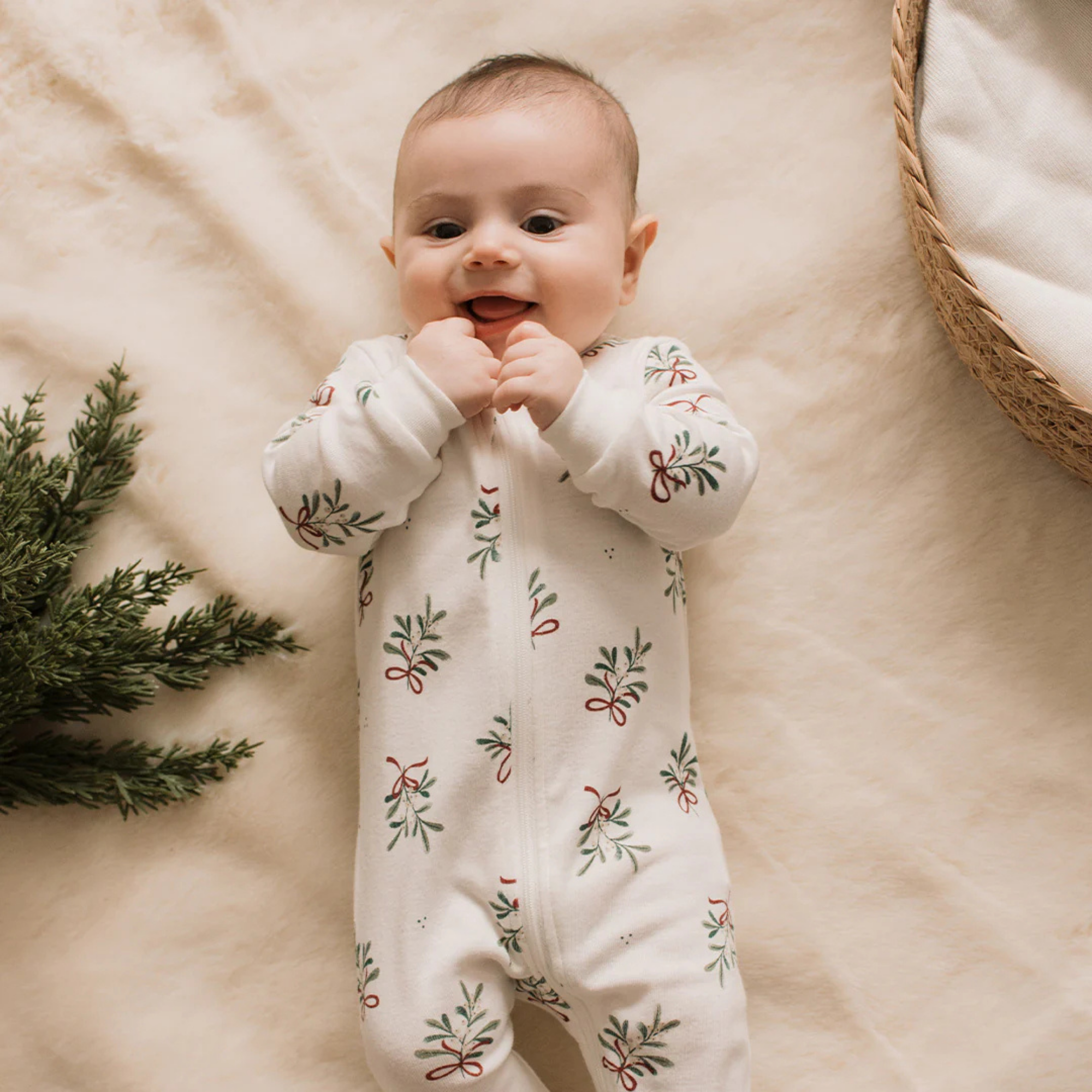 PETIT LEM Mistletoe Print on Off-White Sleeper