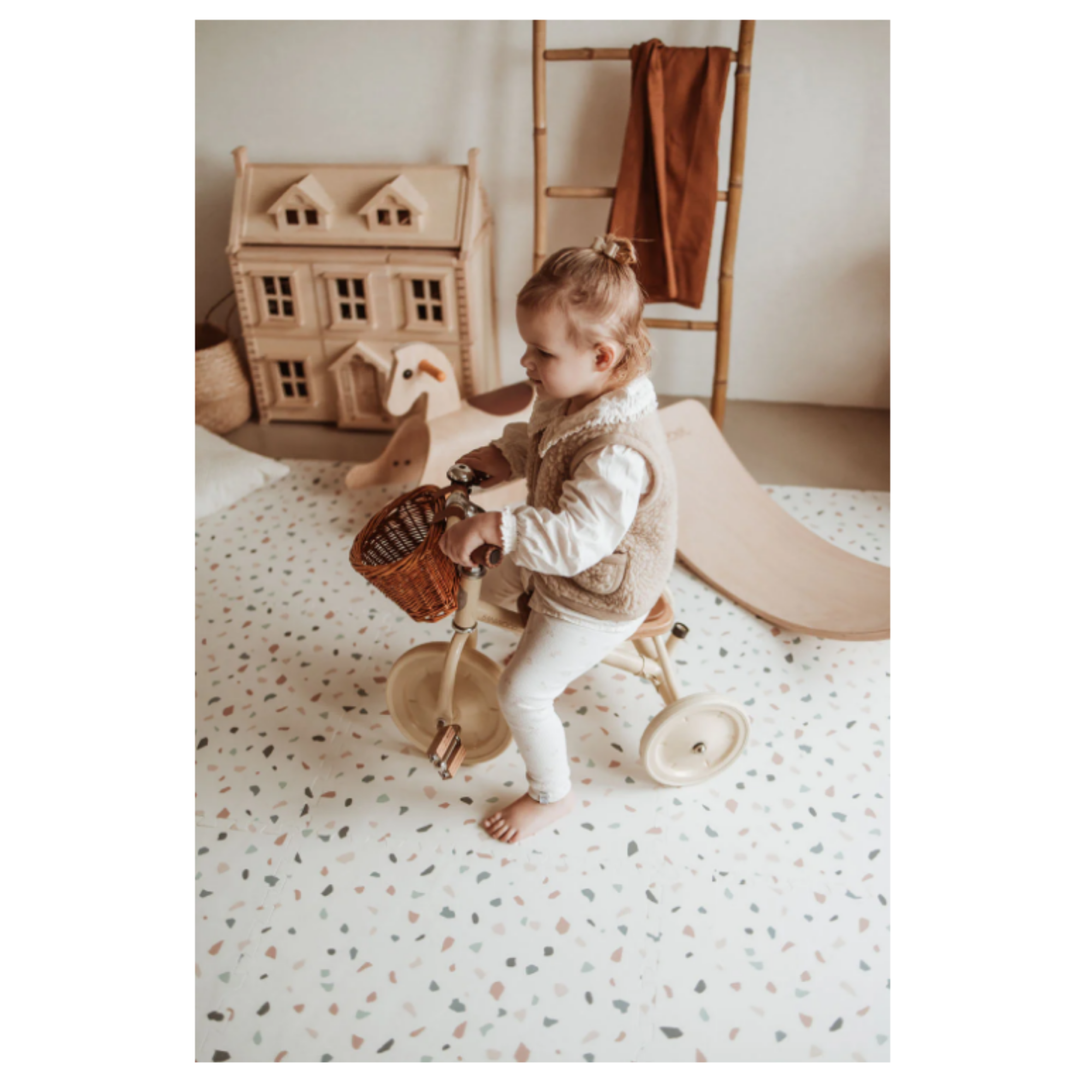 PLAY & GO Puzzlemat, Storage Box and Mini House - Alphabet