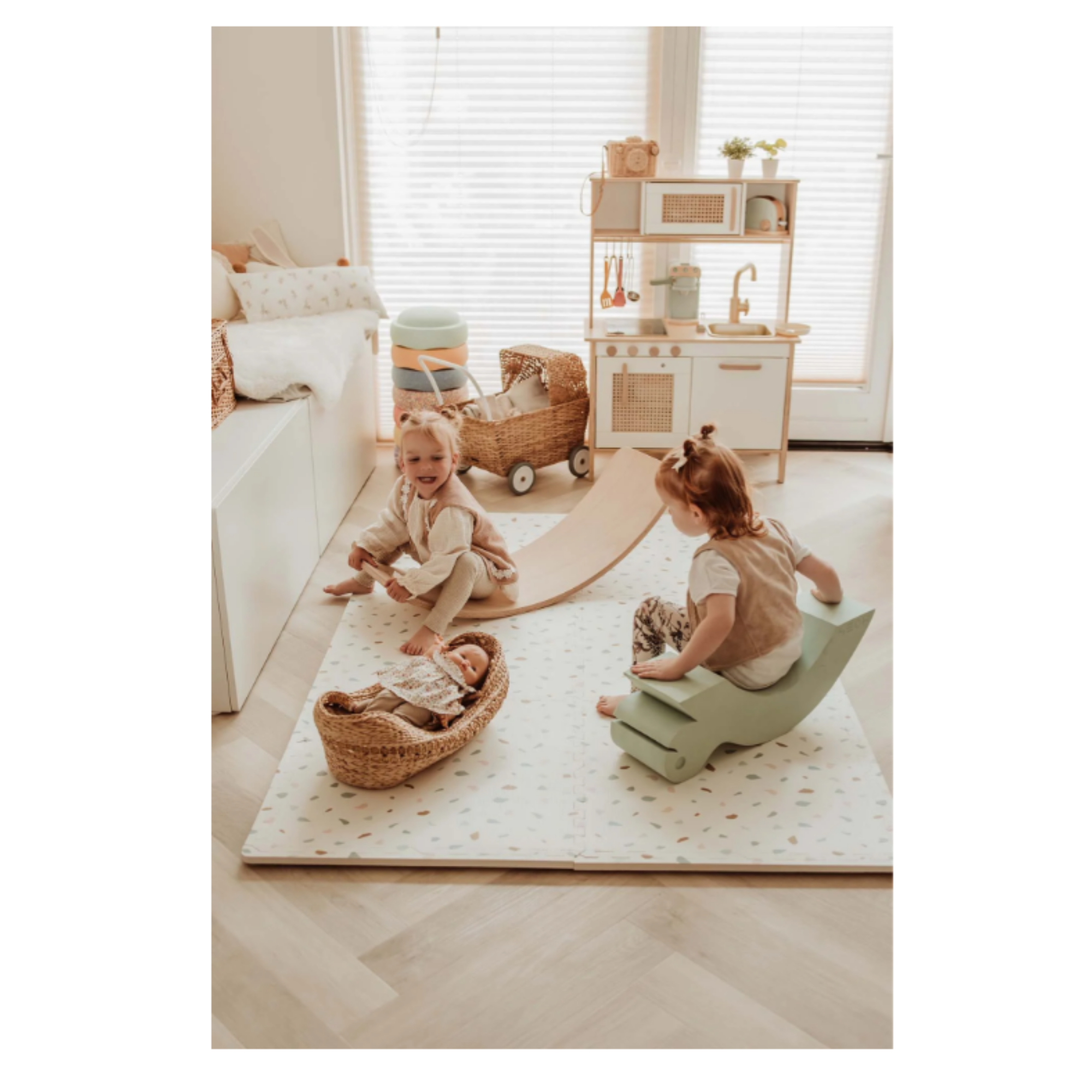 PLAY & GO Puzzlemat, Storage Box and Mini House - Village