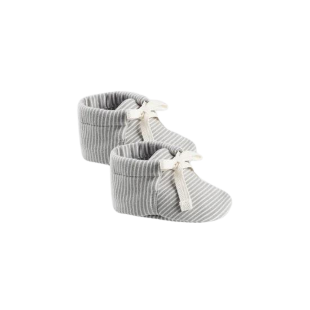 Chaussons bébé QUINCY MAE - Micro rayures bleues