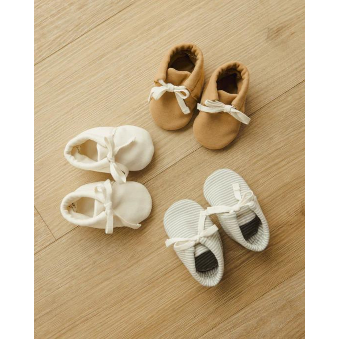 Chaussons bébé QUINCY MAE - Micro rayures bleues