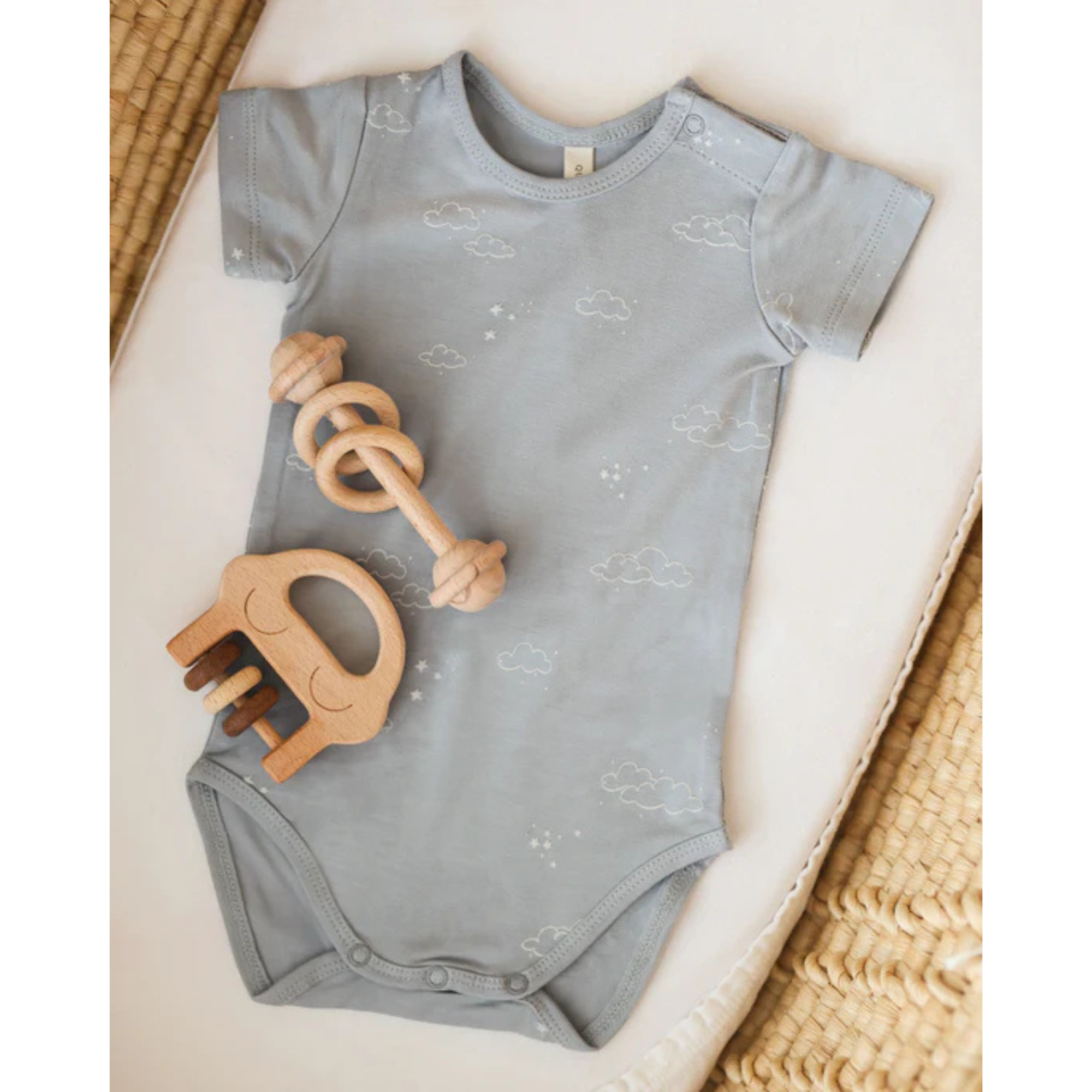 QUINCY MAE Bamboo Short Sleeve Bodysuit - Clouds