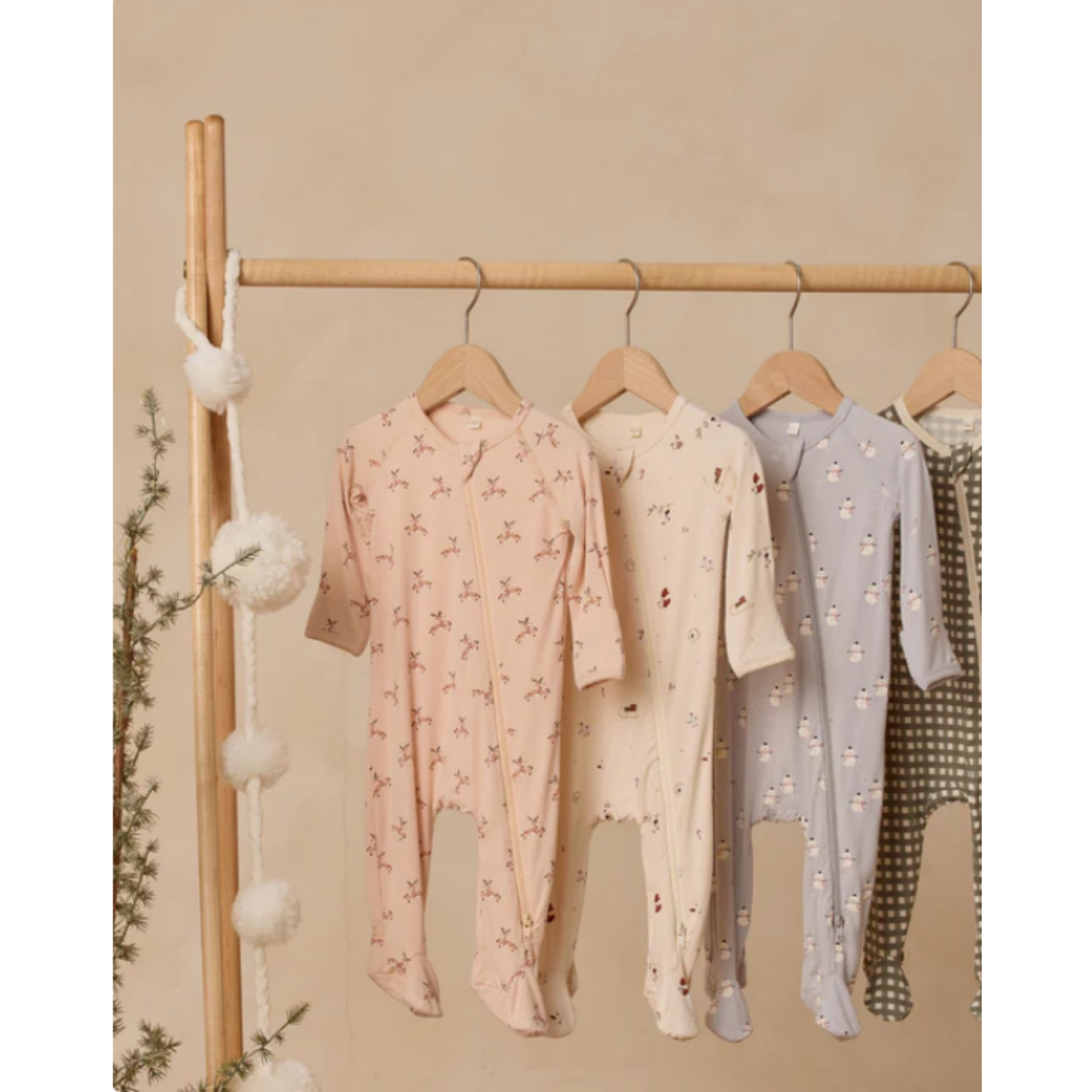 QUINCY MAE Bamboo Zip Footie - Snowmen