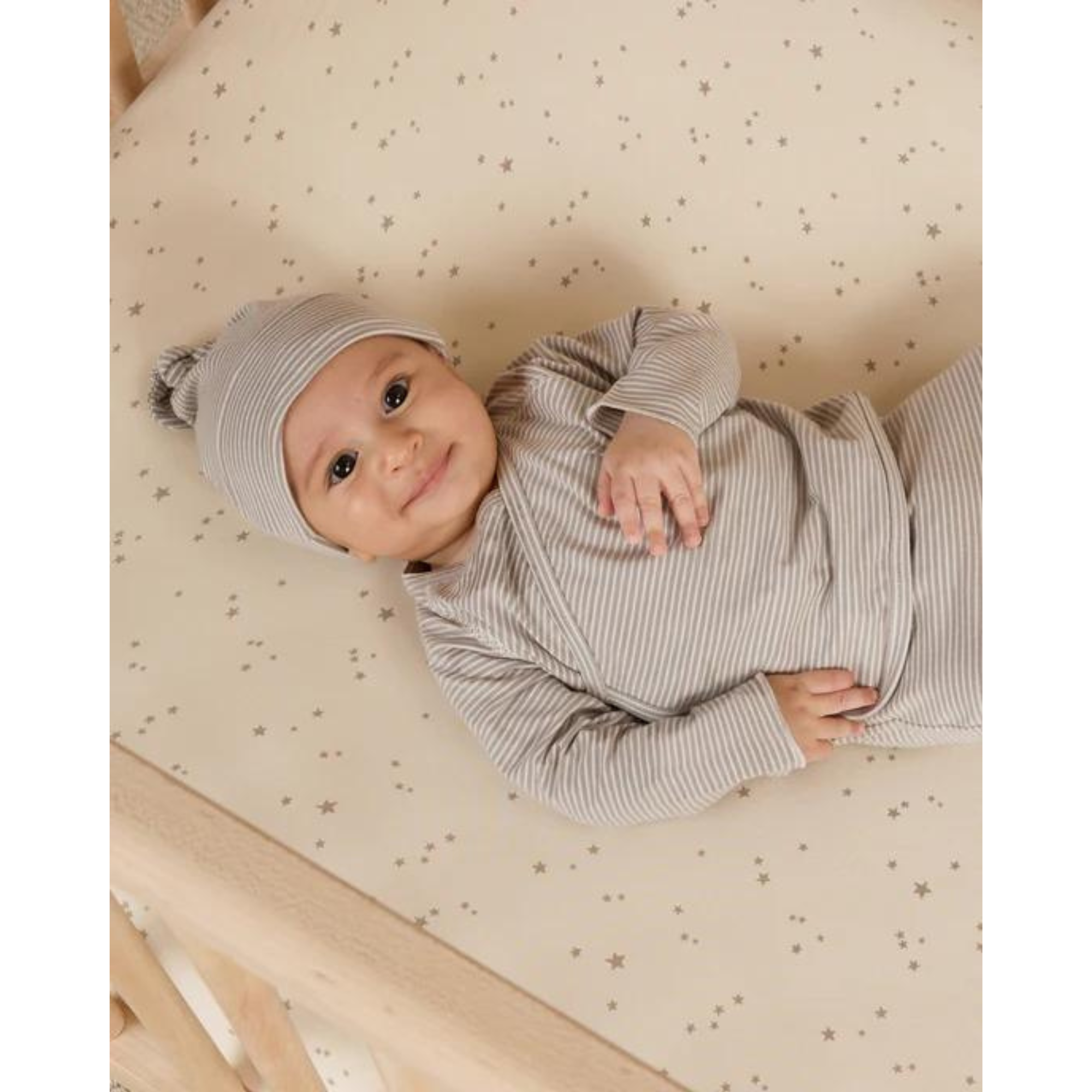 Bonnet noué QUINCY MAE pour bébé 0-6 mois - Micro rayures bleues