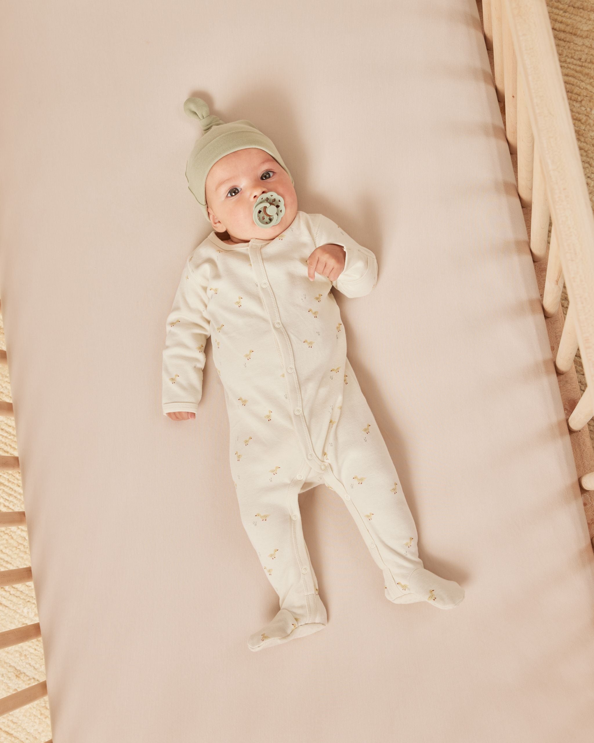 Bonnet noué QUINCY MAE pour bébé 0-6 mois - Sauge