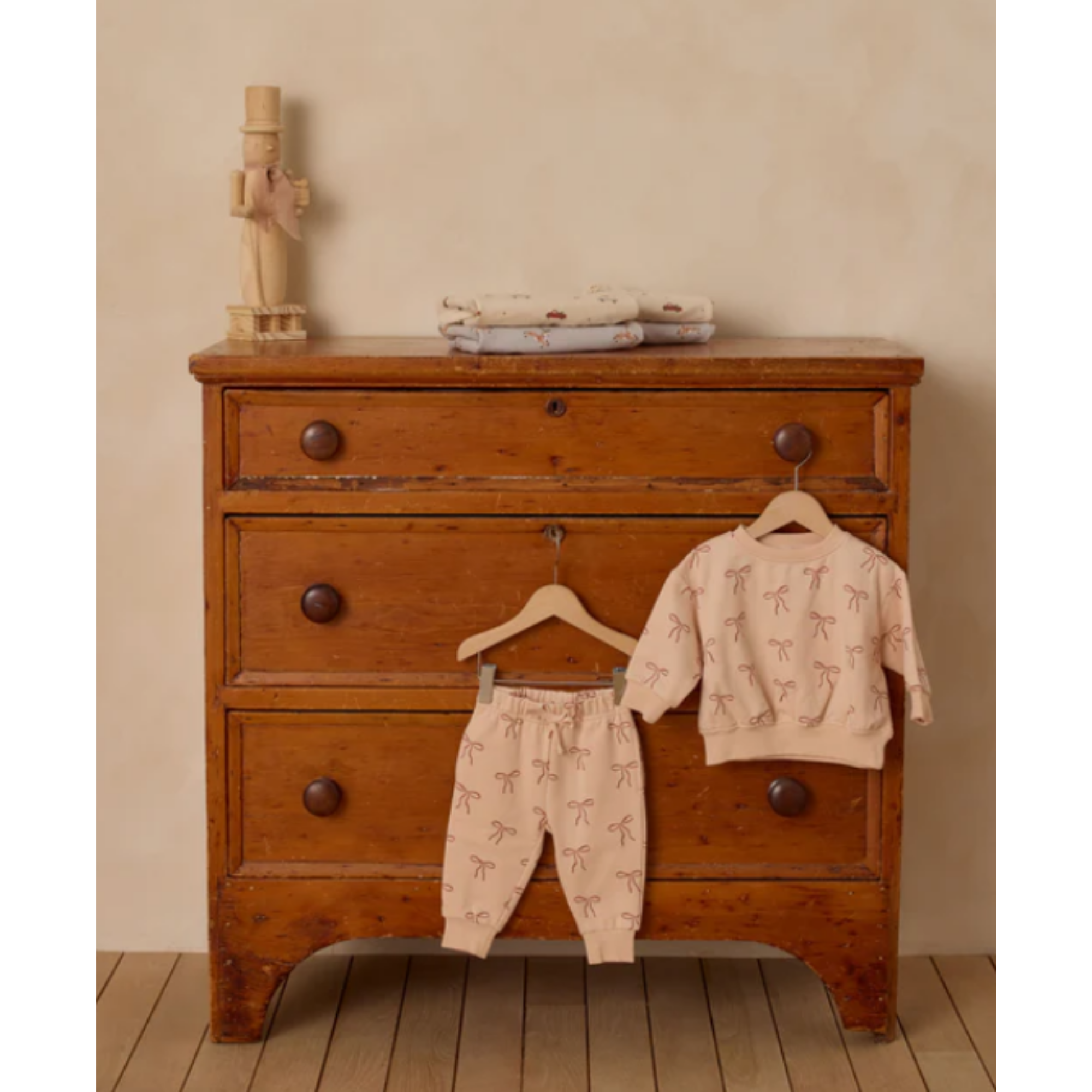 QUINCY MAE Relaxed Fleece Sweatpant - Red Bows