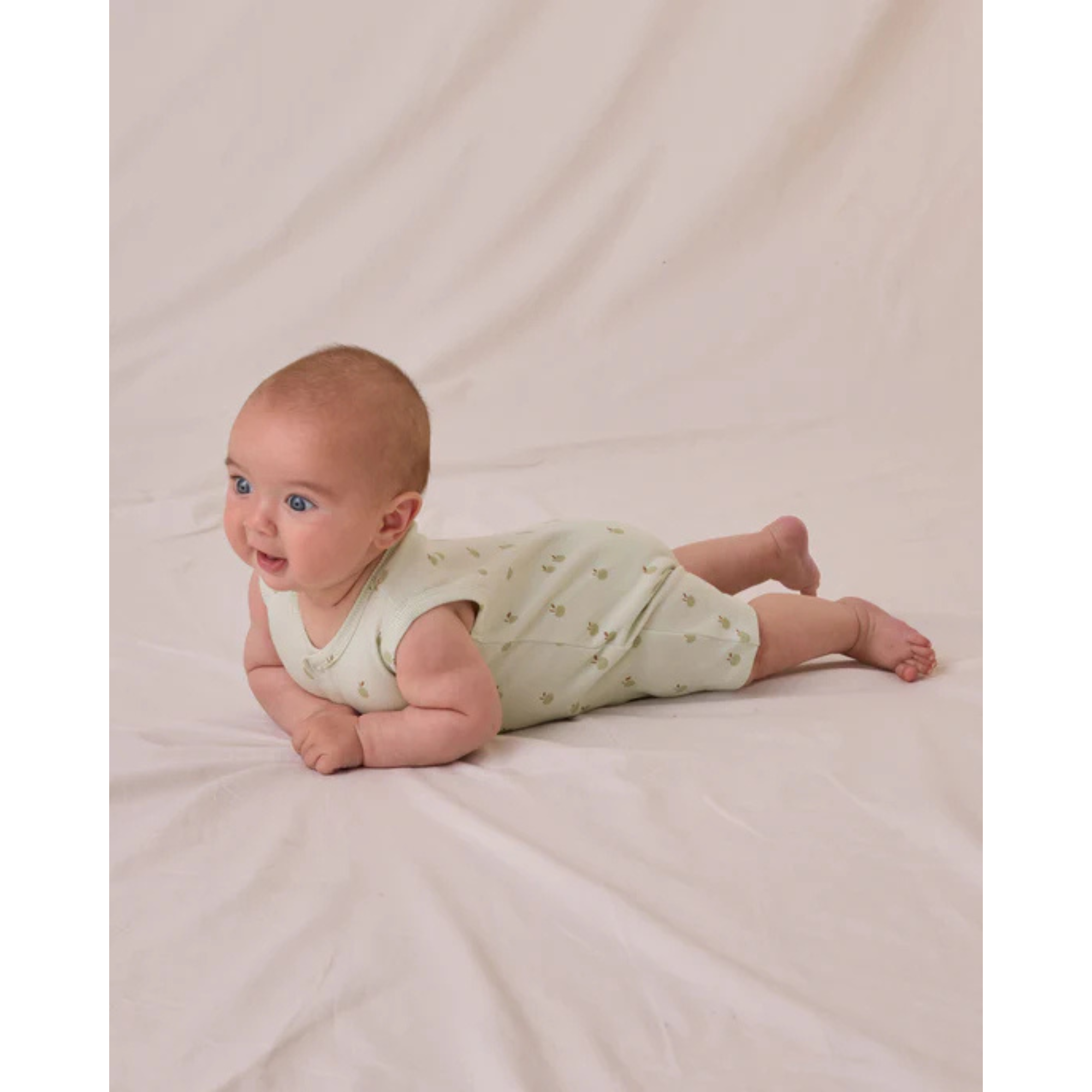 QUINCY MAE Ribbed Henley Romper - Apples