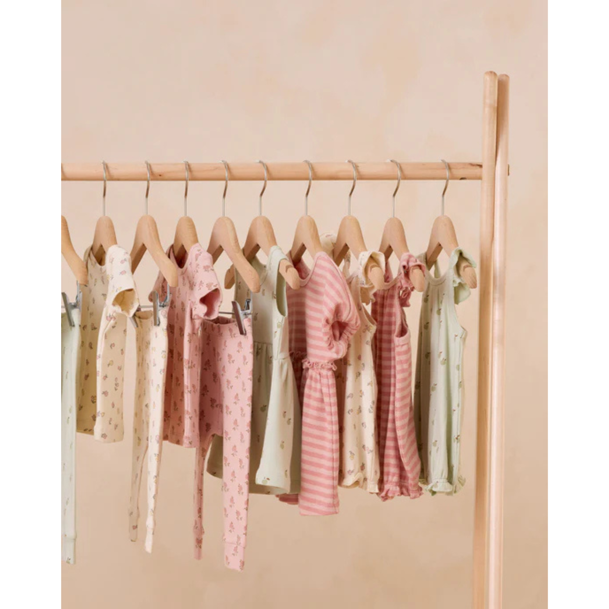 QUINCY MAE Ribbed Ruffle Romper - Apples