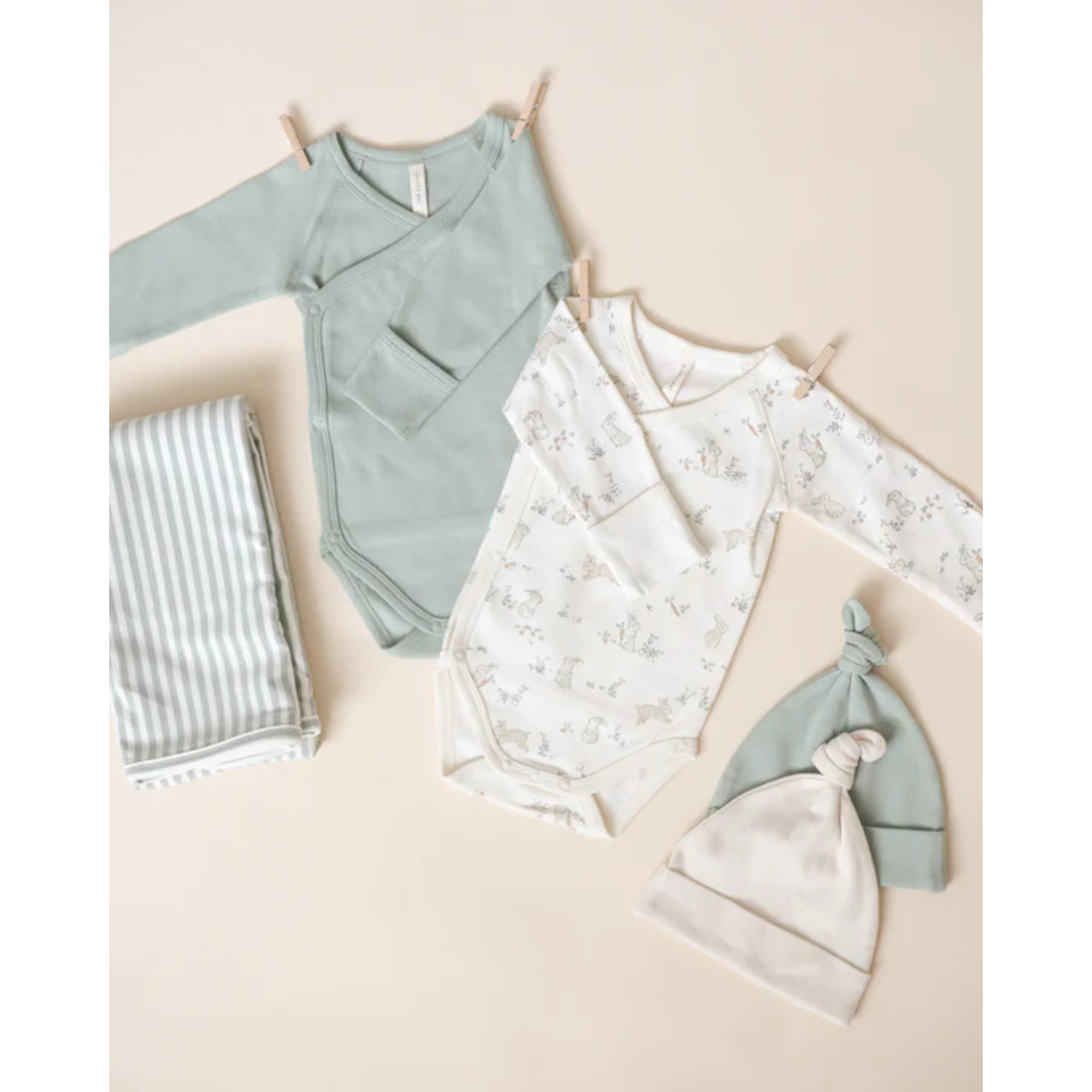 QUINCY MAE Side Snap Bodysuit - Bunnies