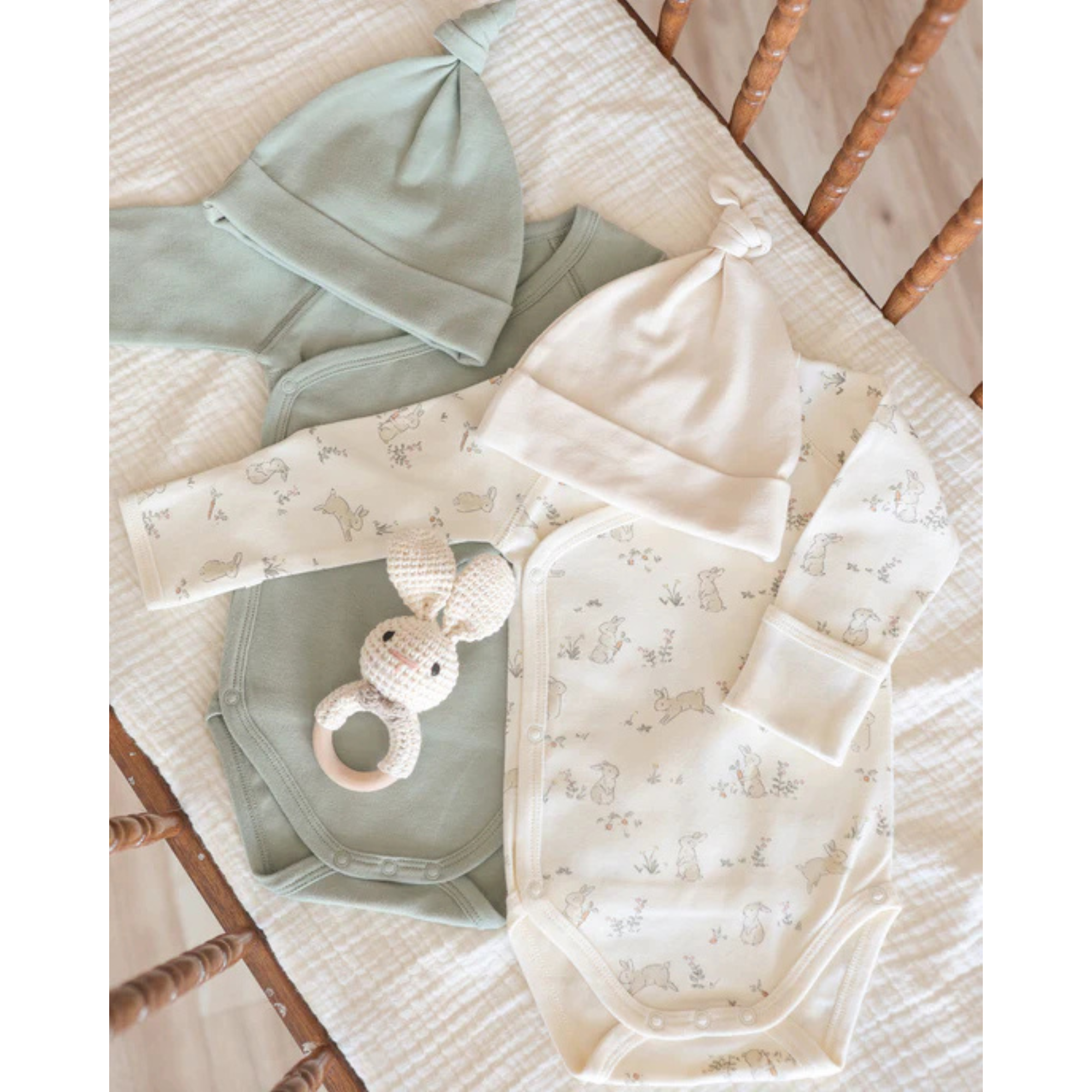 QUINCY MAE Side Snap Bodysuit - Bunnies