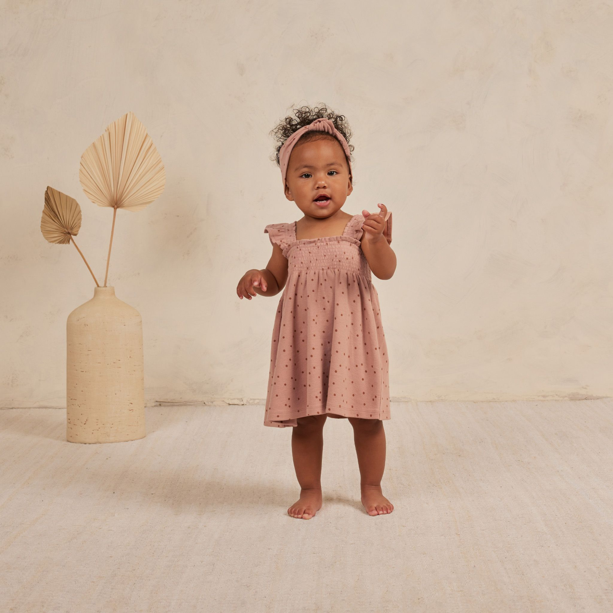 Robe en jersey à smocks QUINCY MAE - Pois