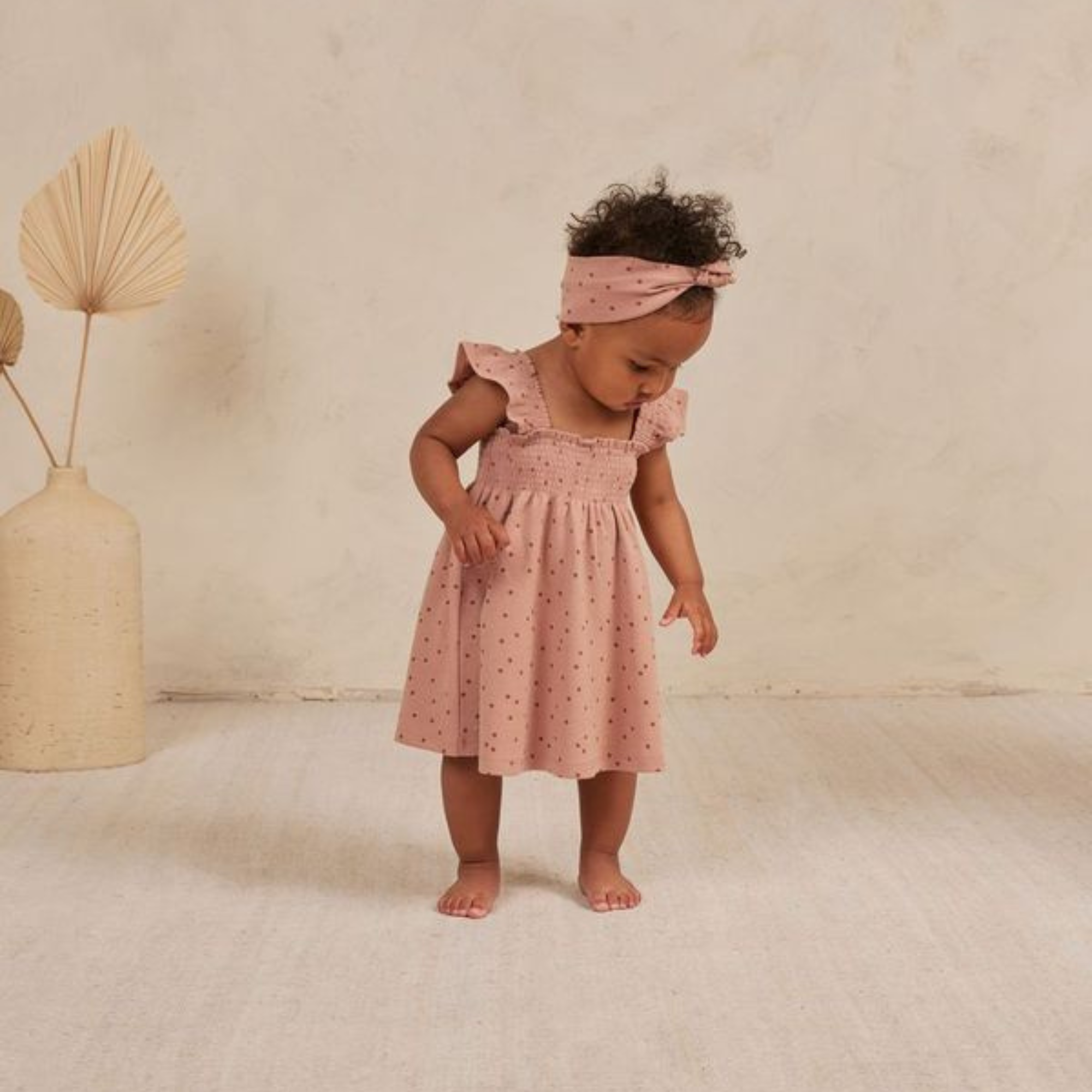 Robe en jersey à smocks QUINCY MAE - Pois