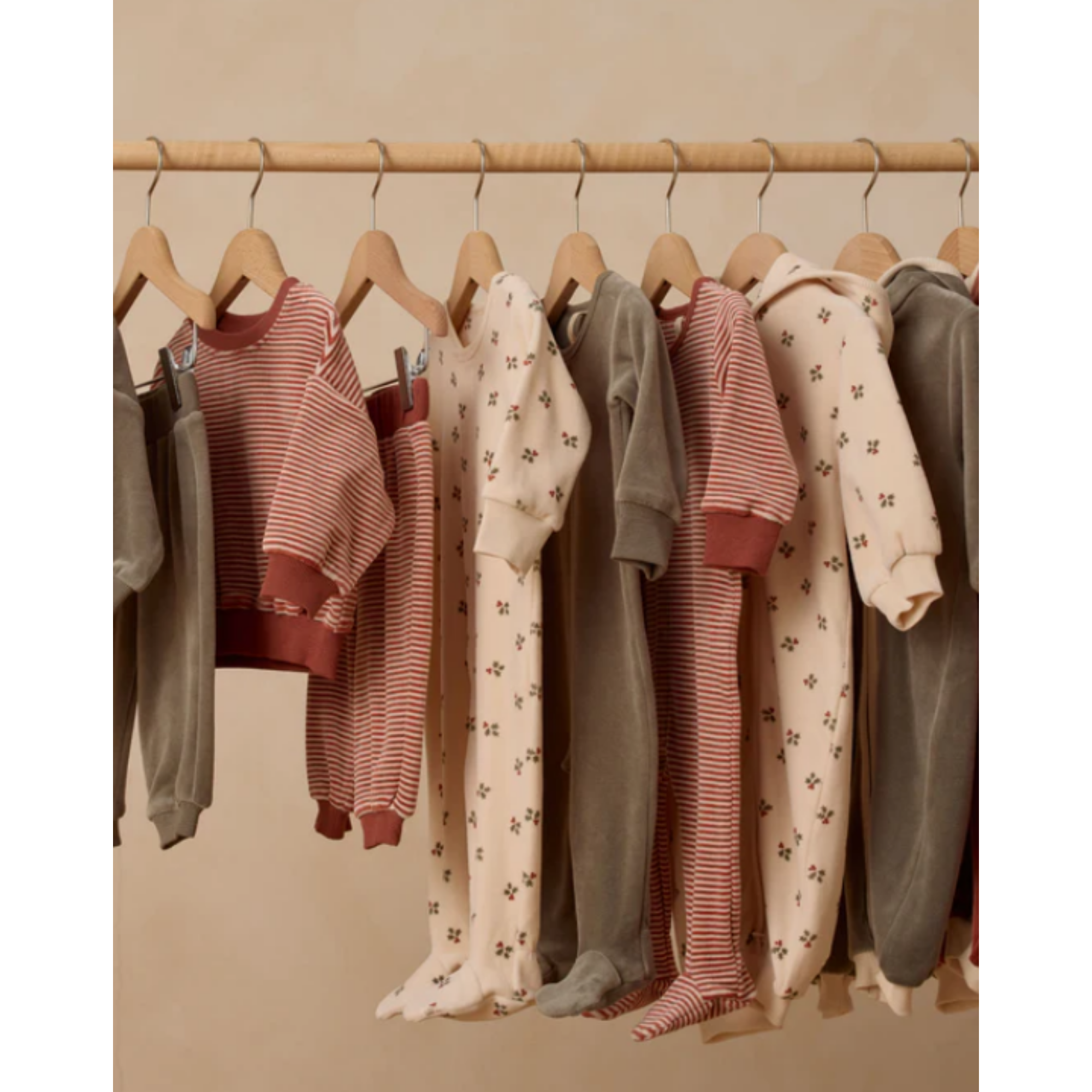 QUINCY MAE Velour Relaxed Sweatshirt - Holly Berry