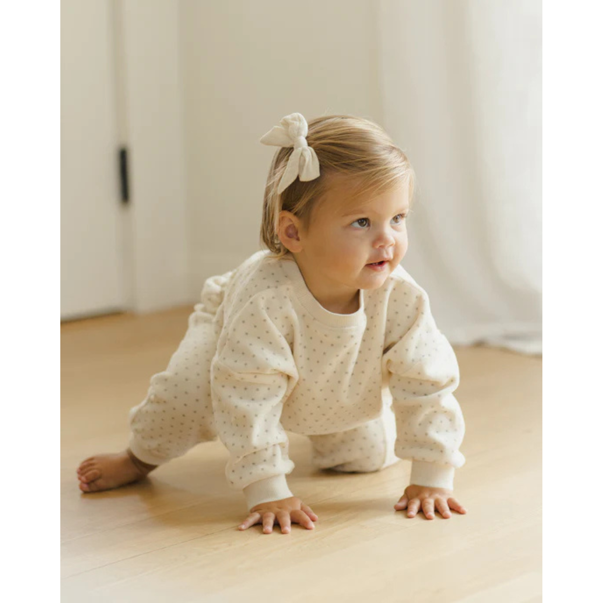 QUINCY MAE Velour Relaxed Sweatshirt - Polka Dot