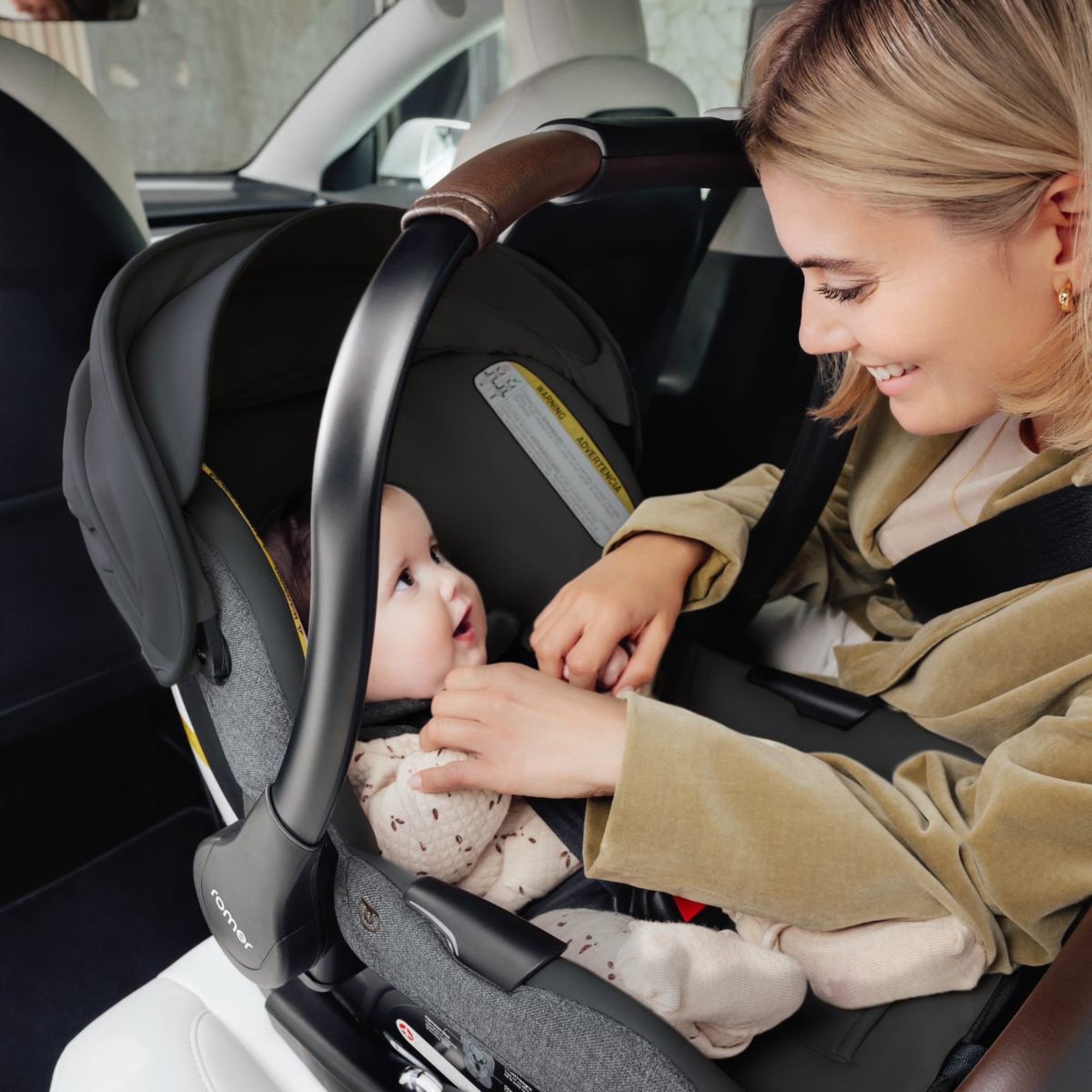 ROMER Juni Infant Car Seat with Versa Base - Peppercorn