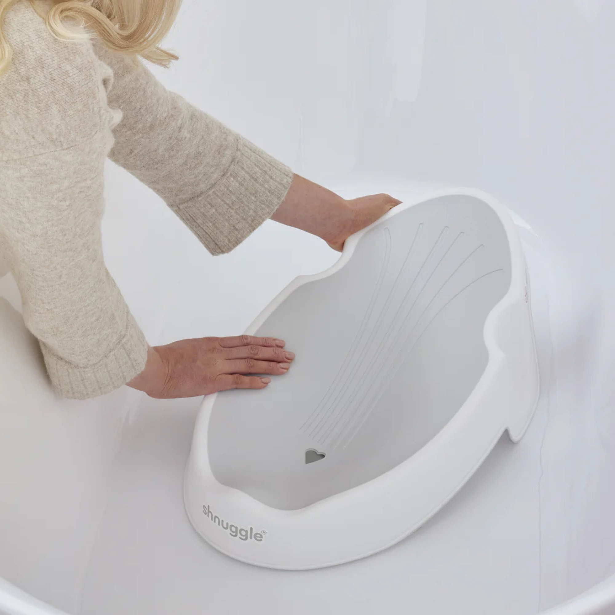 SHNUGGLE Newborn Bath Support
