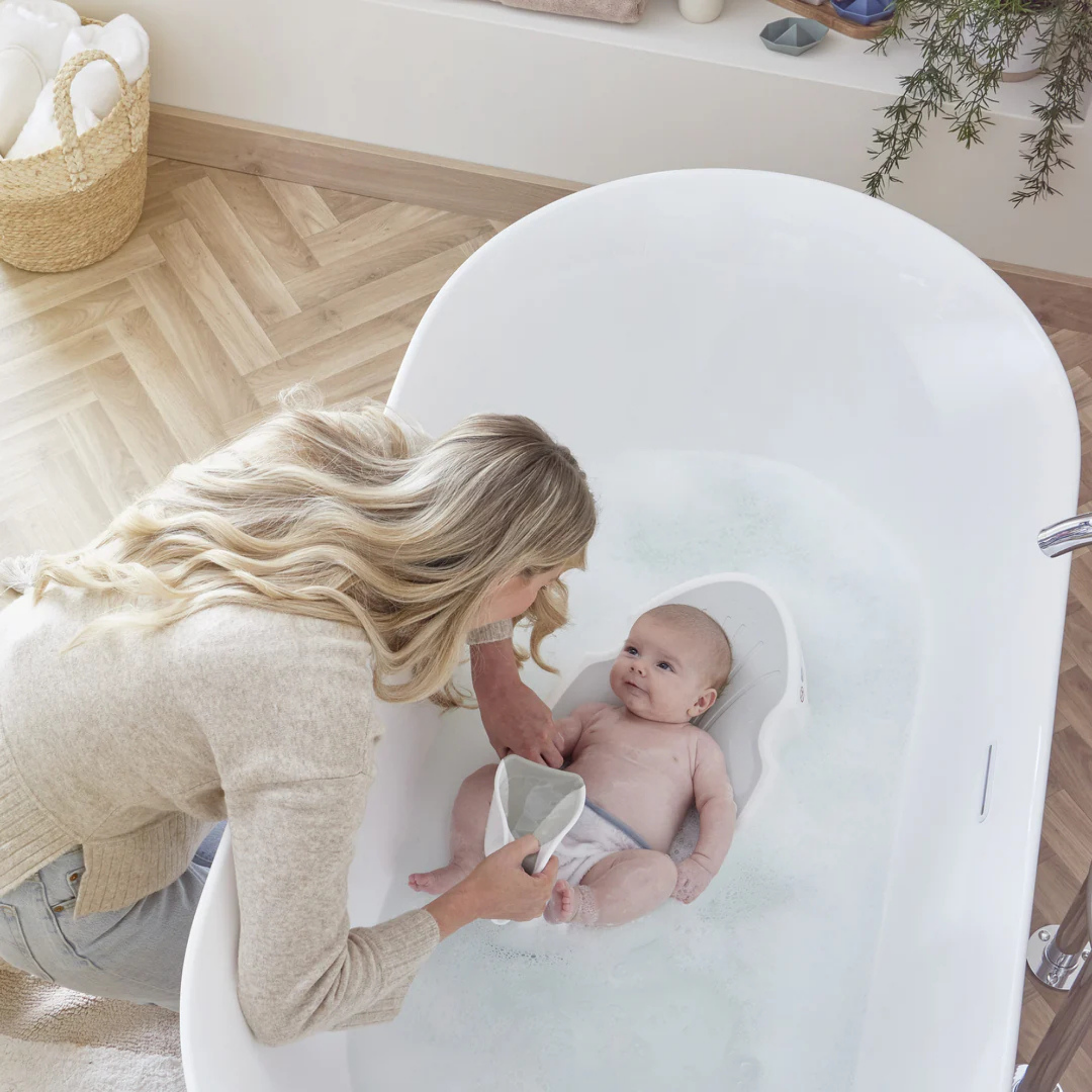 SHNUGGLE Newborn Bath Support