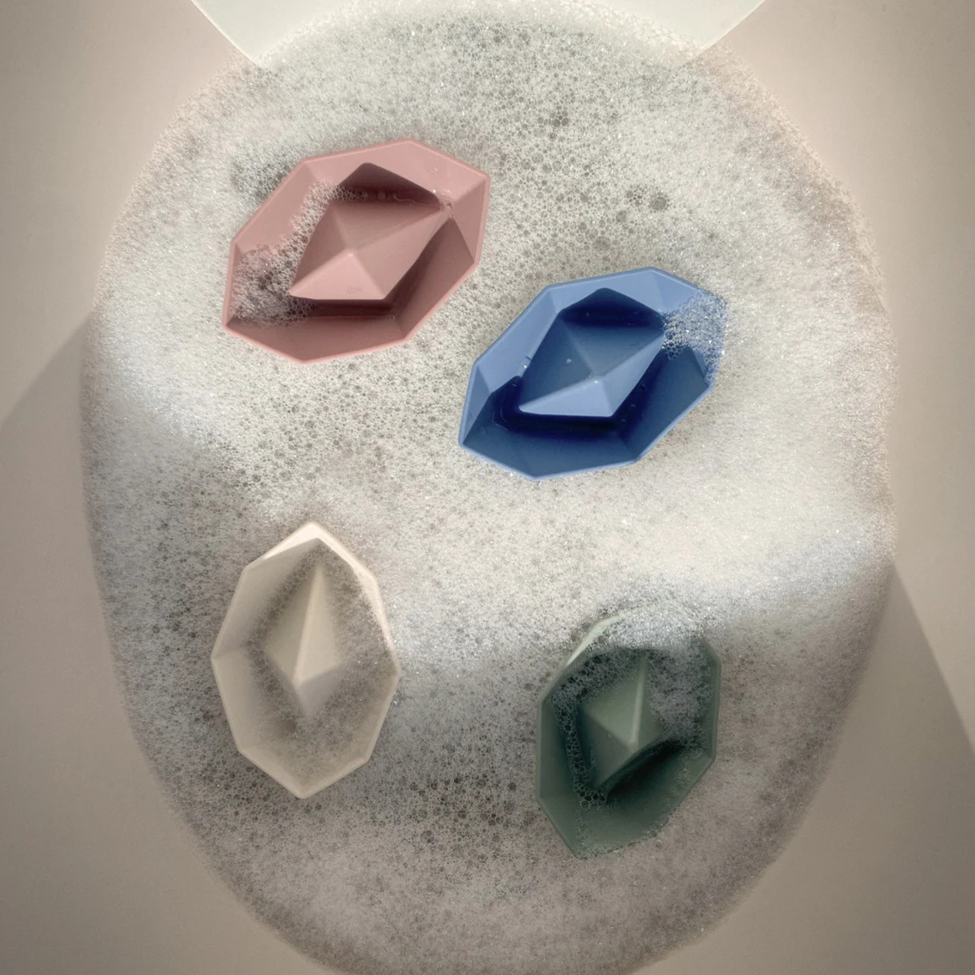 SHNUGGLE Stack and Sail Bath Boat Toys (4-Pack)