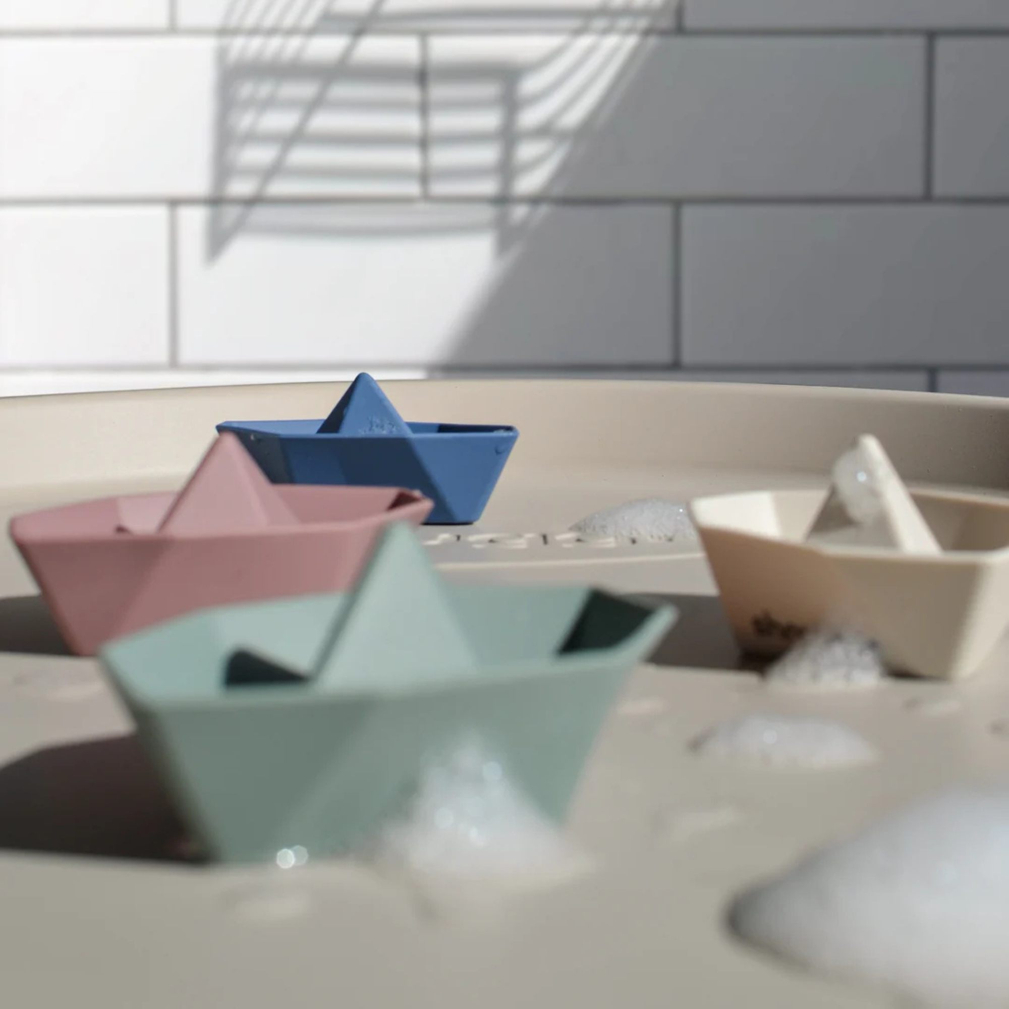 SHNUGGLE Stack and Sail Bath Boat Toys (4-Pack)