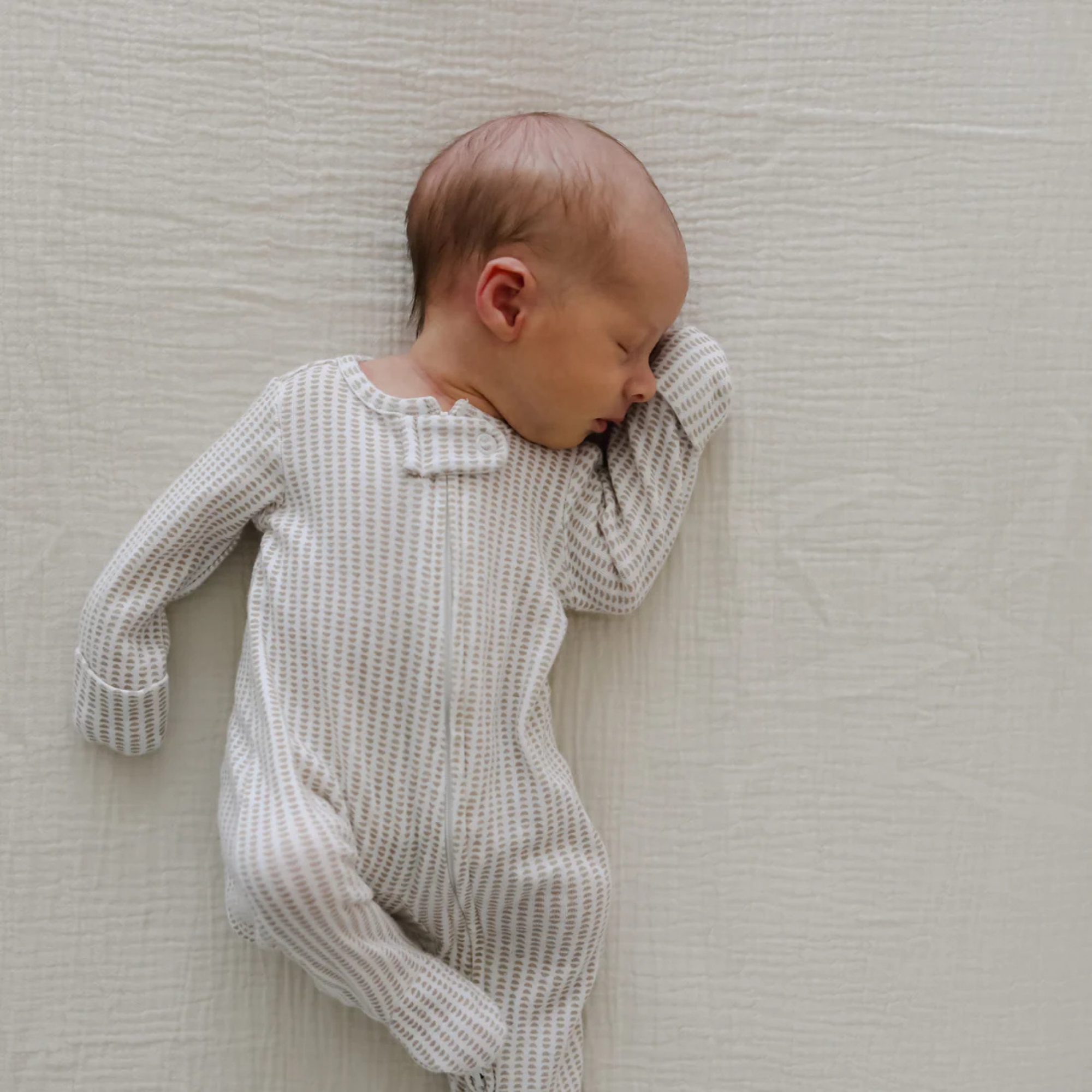 SNUGGLE ME Muslin Crib Sheets - Natural + Birch