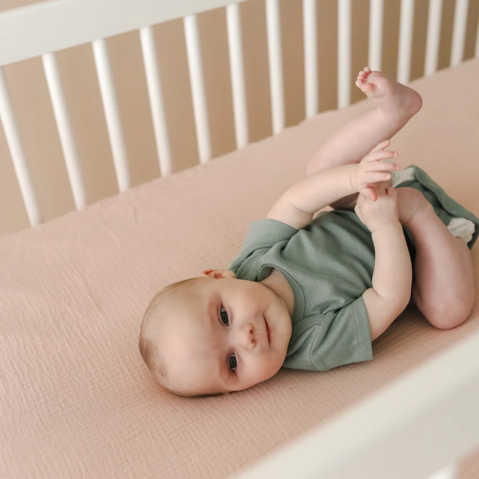 SNUGGLE ME Muslin Crib Sheets - Petal + Gumdrop