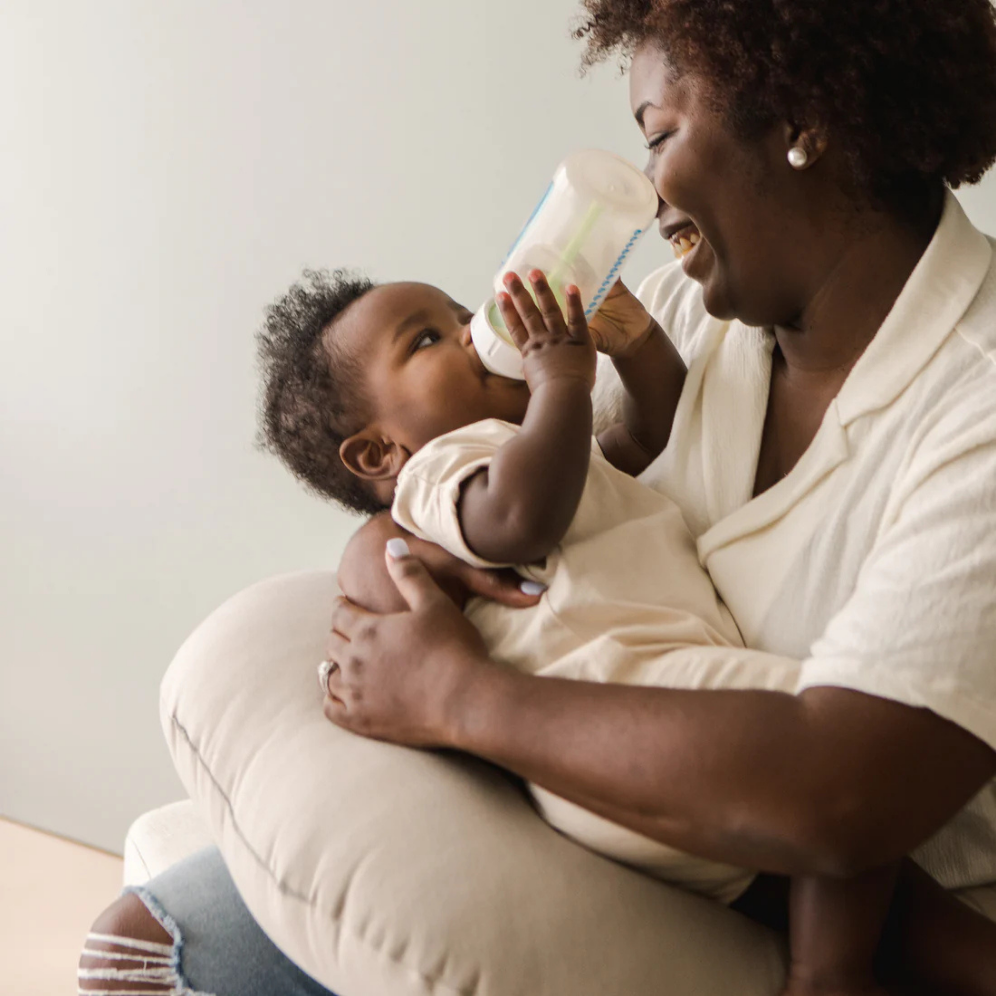 Coussin d'allaitement et de soutien biologique SNUGGLE ME - Bouleau