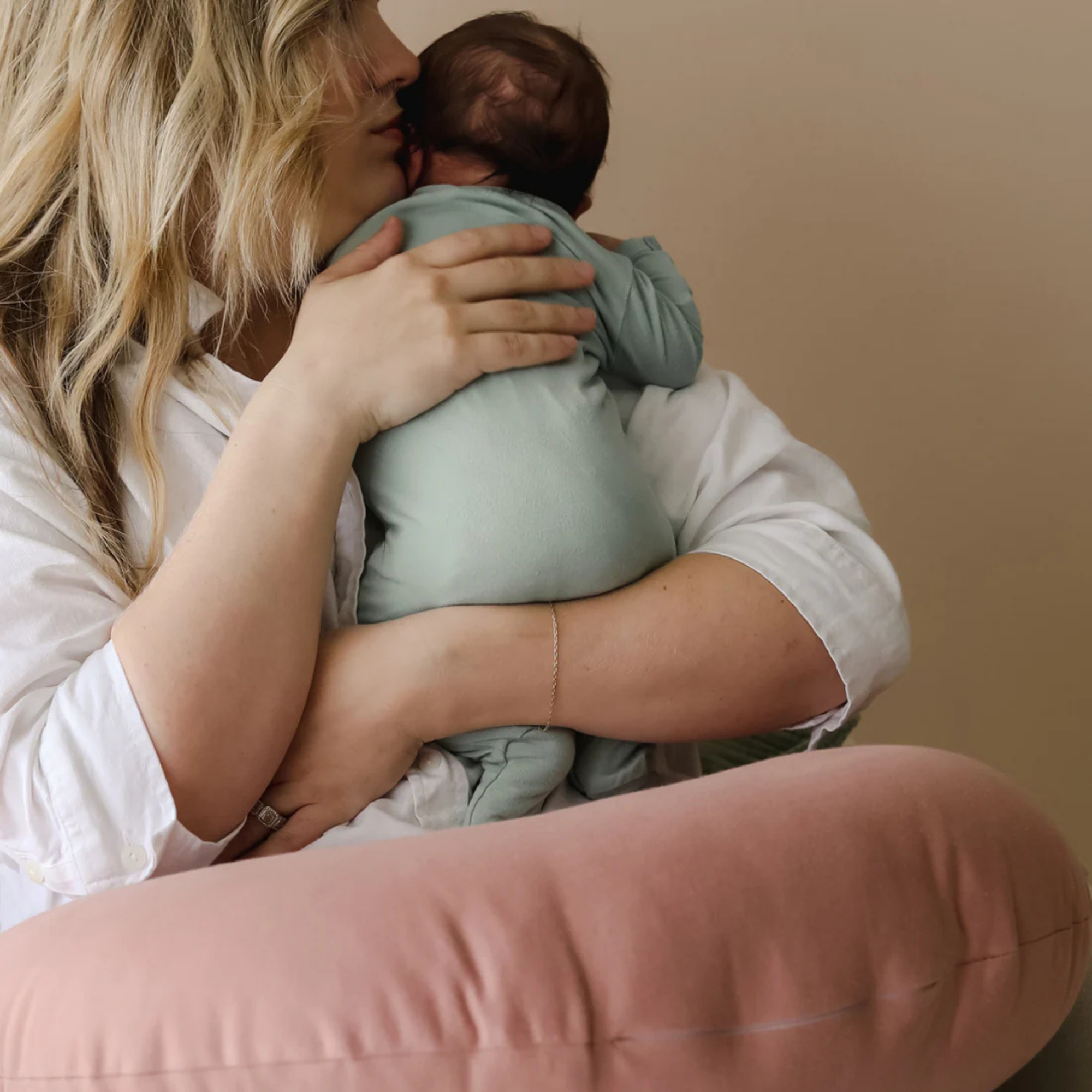 SNUGGLE ME ORGANIC Feeding + Support Pillow - Gumdrop