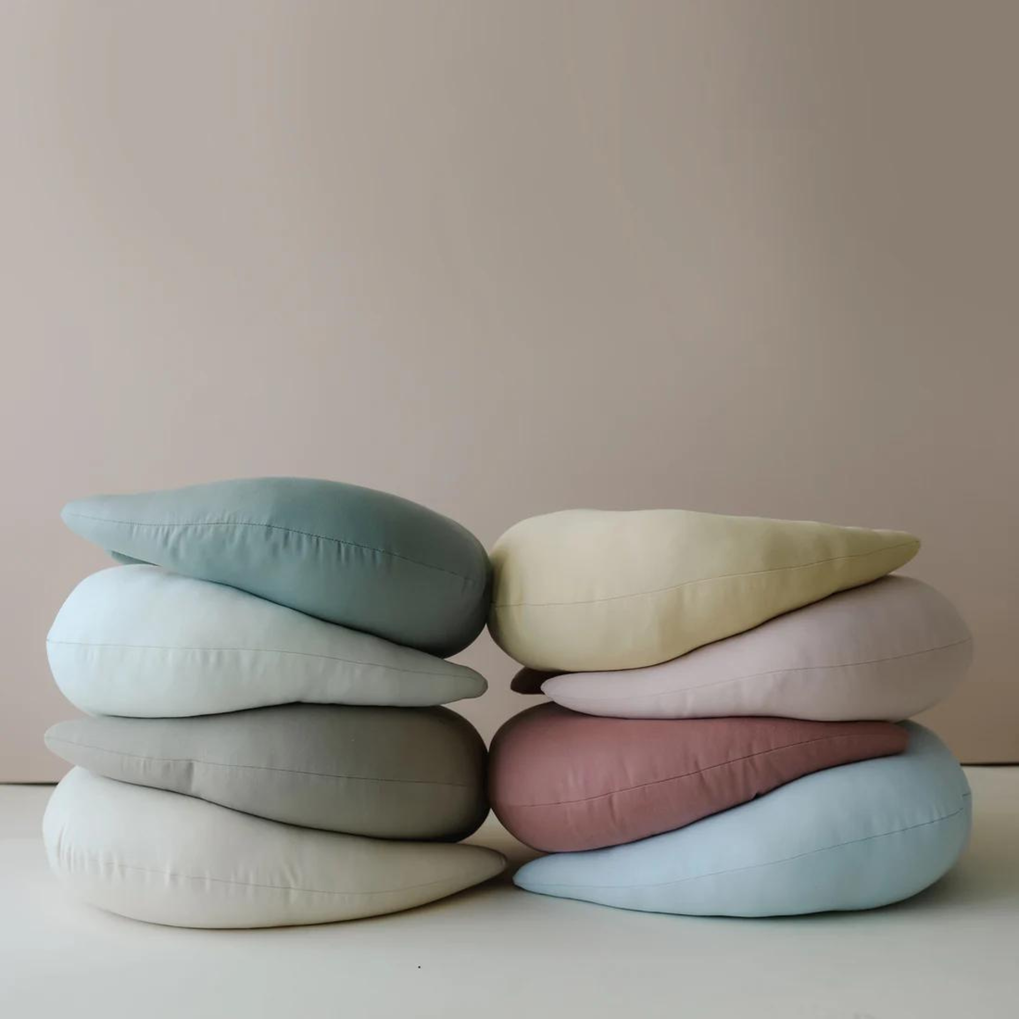 Coussin d'allaitement et de soutien biologique Snuggle Me - Pétale