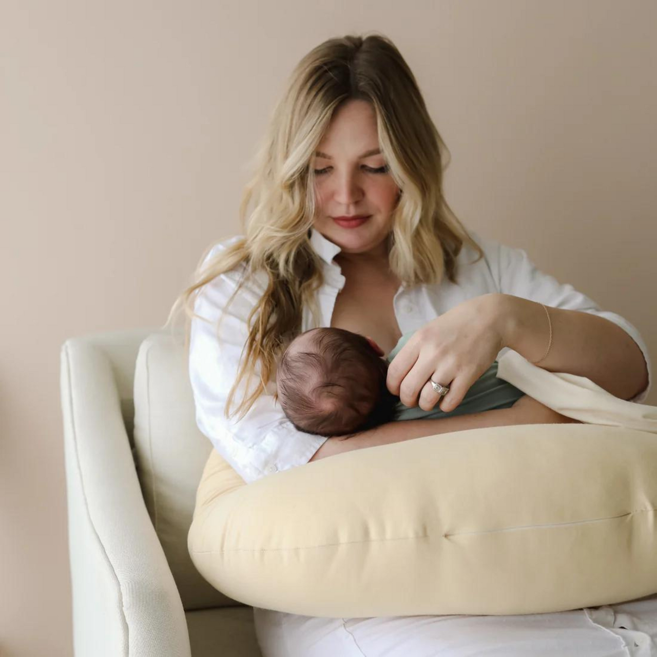 Snuggle Me Organic Feeding Support Pillow Kido Bebe
