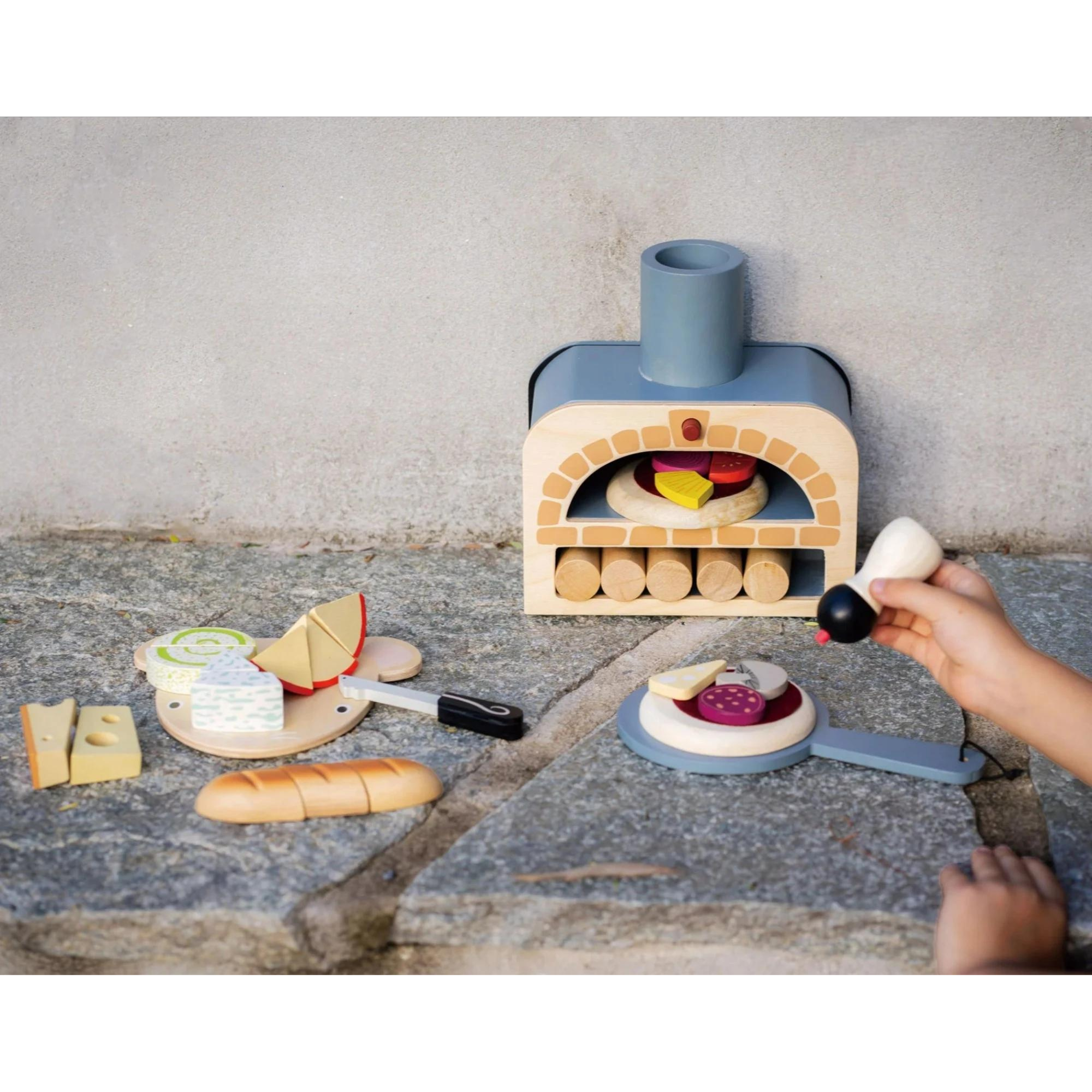 TENDER LEAF Make Me a Pizza!