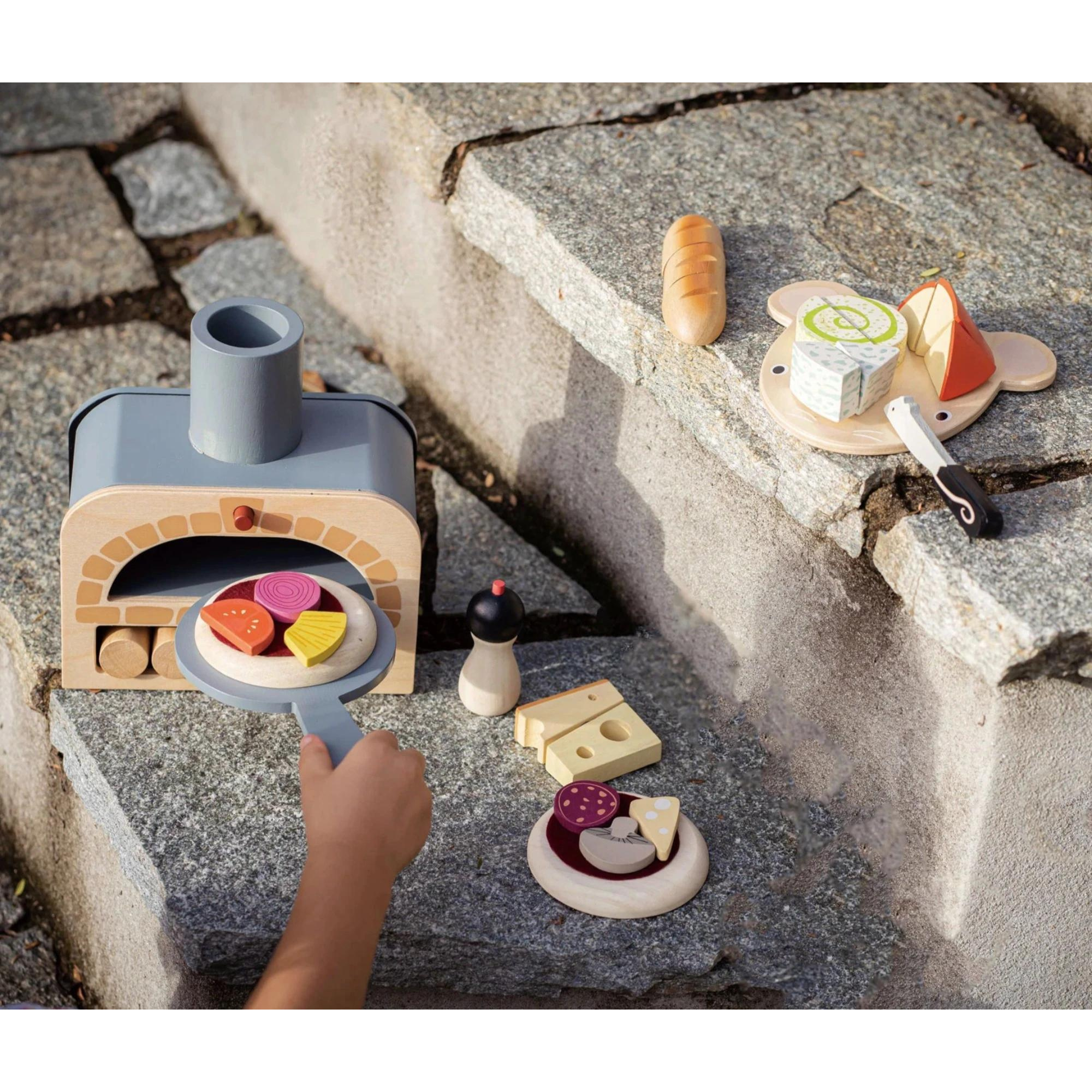 TENDER LEAF Make Me a Pizza!