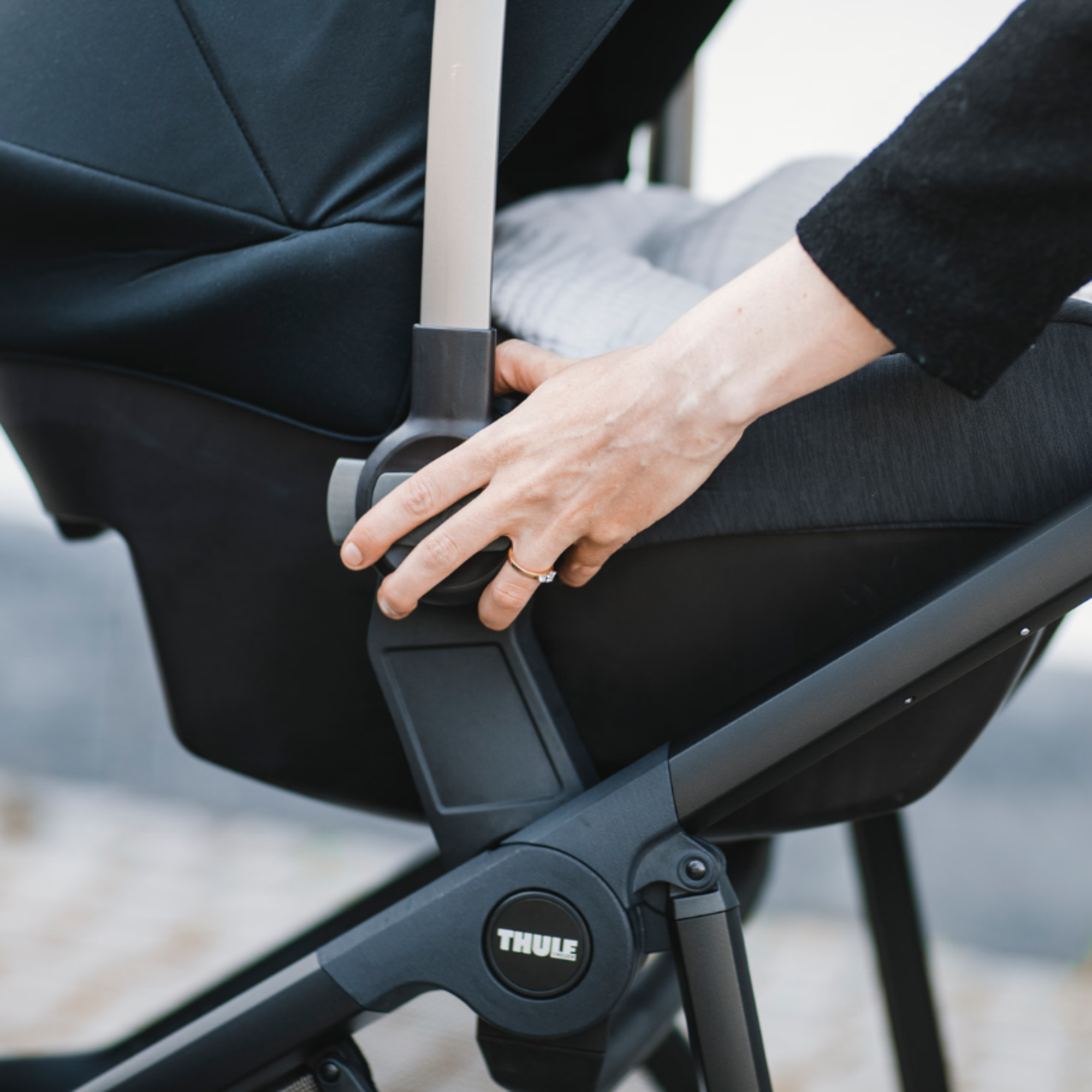 THULE Shine Car Seat Adapter for Maxi-Cosi