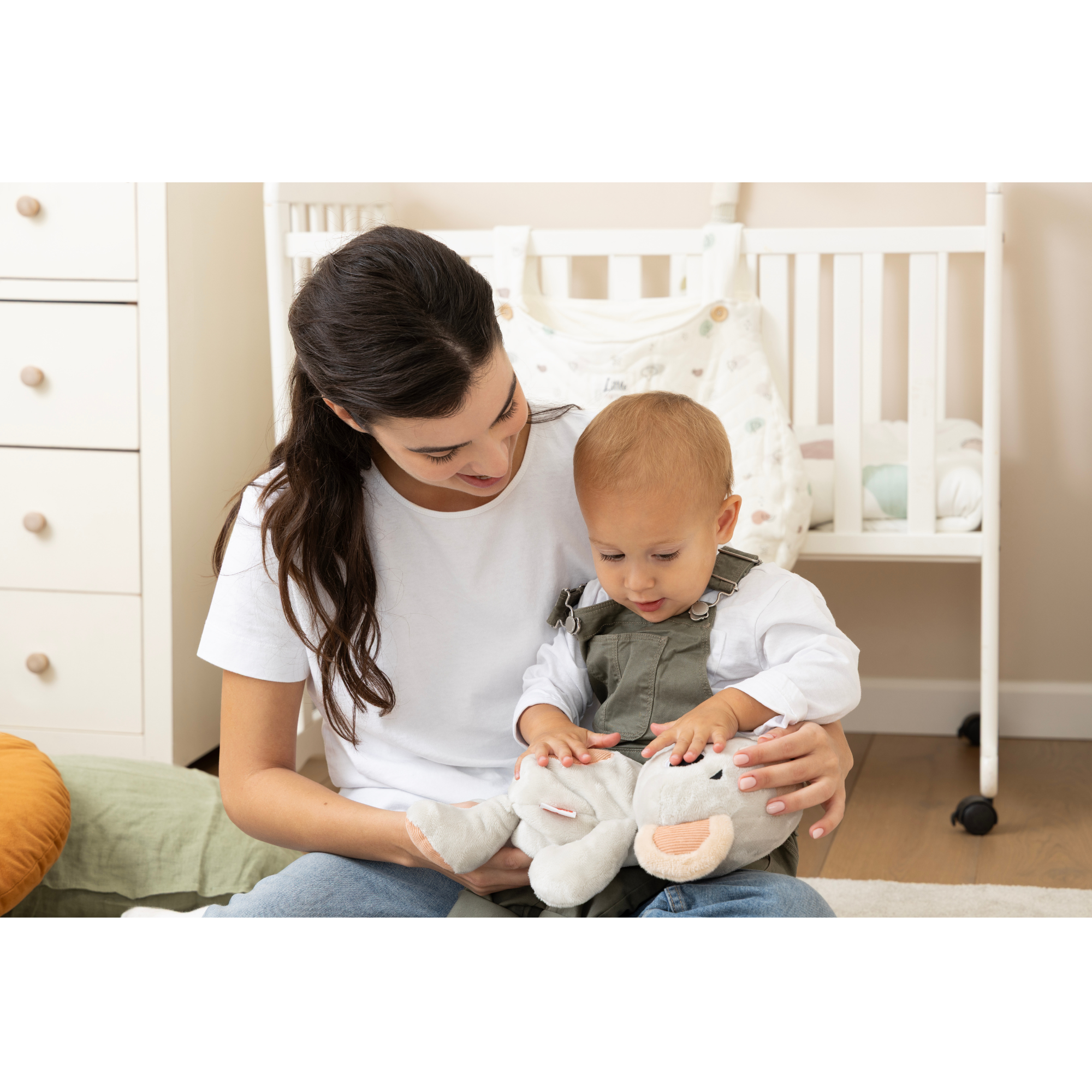 TINY LOVE B&W Décor Plush Koala Snuggly Buddy