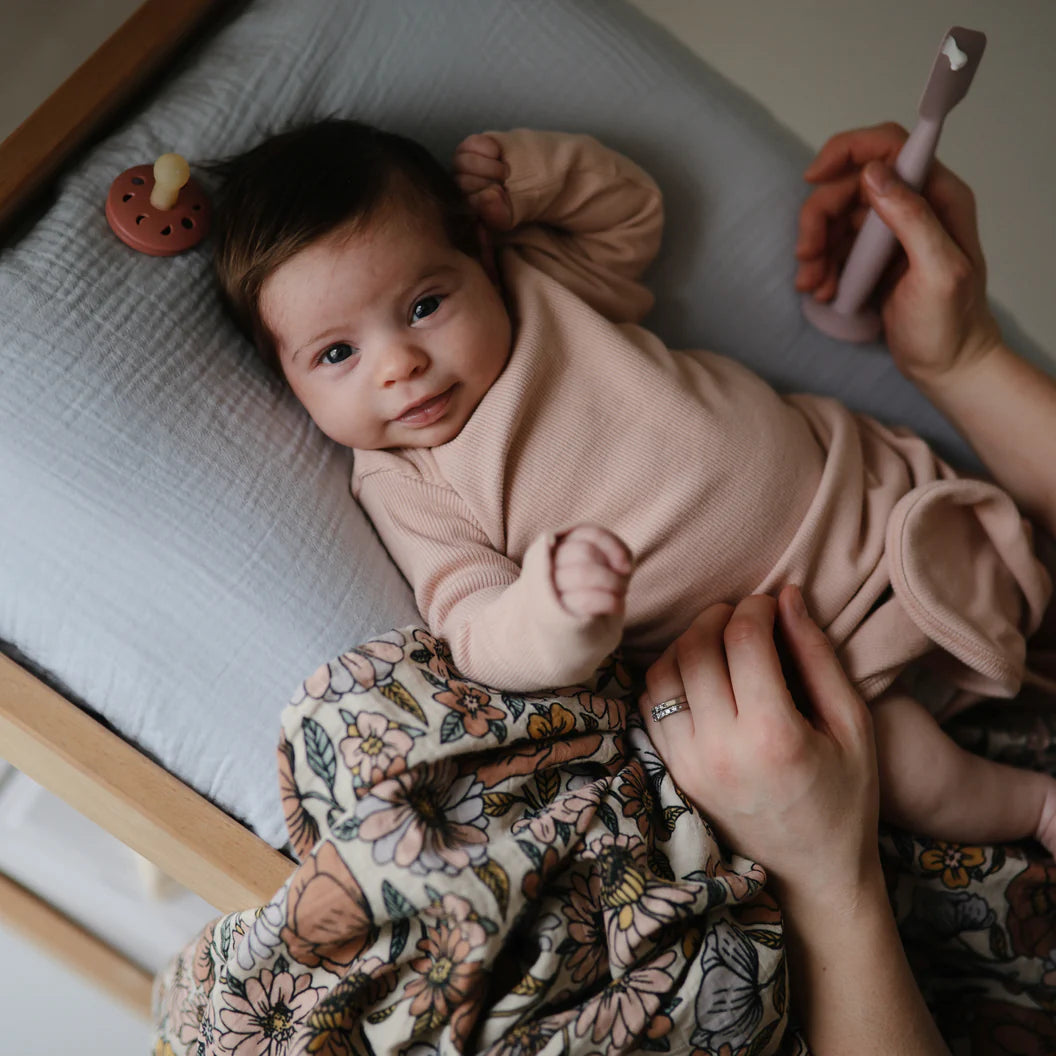 MUSHIE Frigg Moon Latex Baby Pacifier