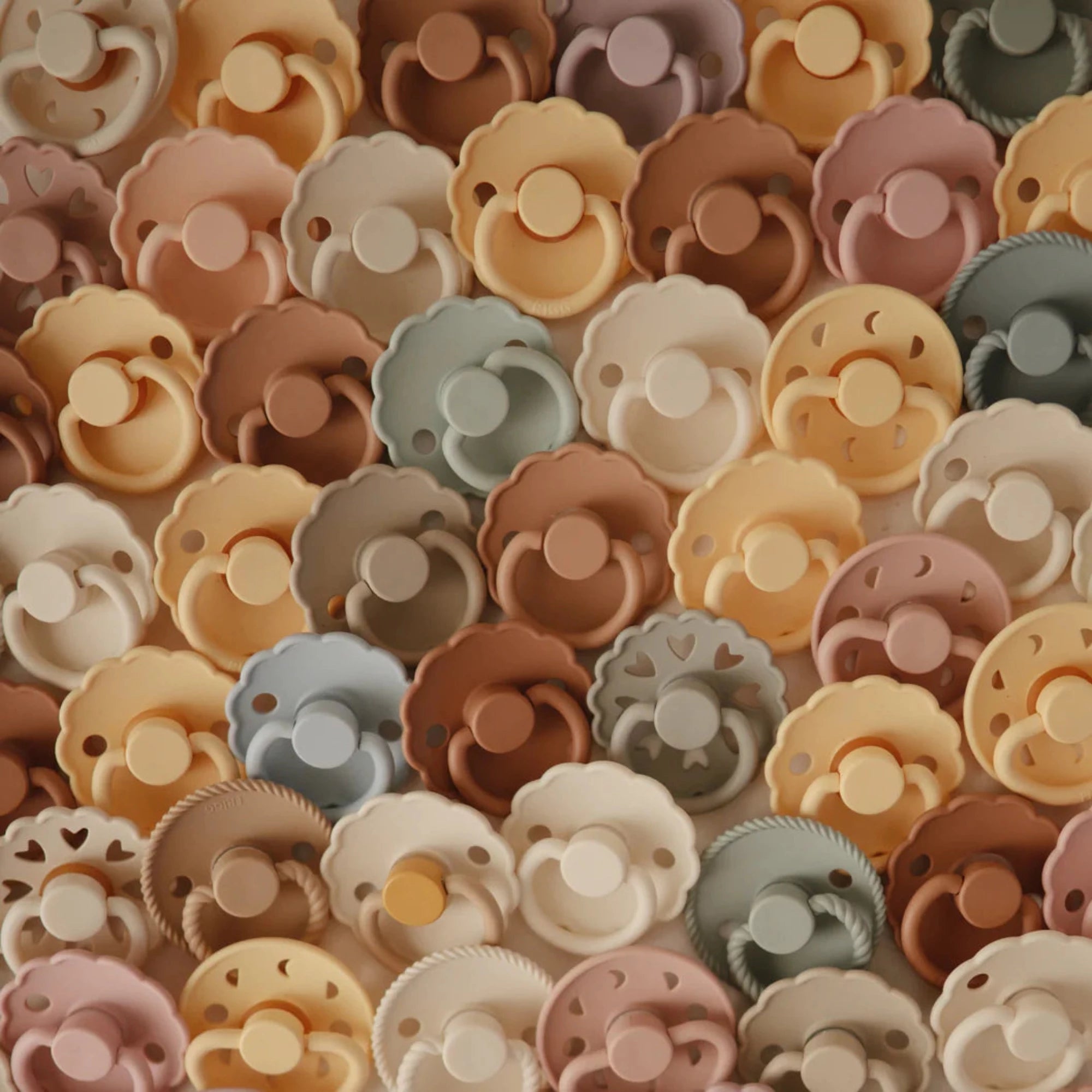 MUSHIE Frigg Rope Latex Baby Pacifier