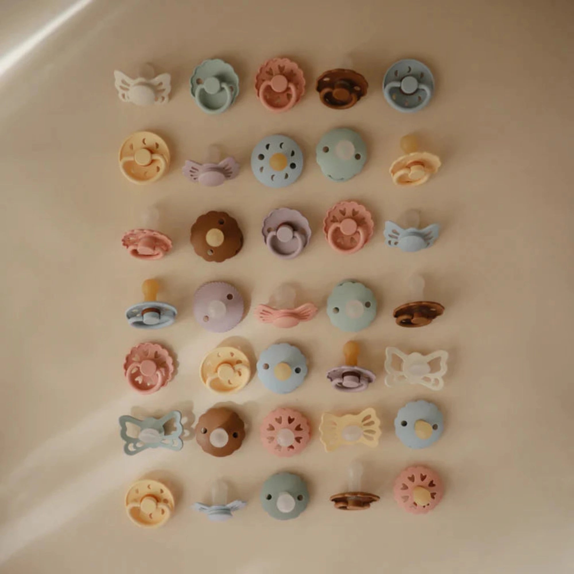 Sucette anatomique en silicone MUSHIE Frigg Butterfly pour bébé