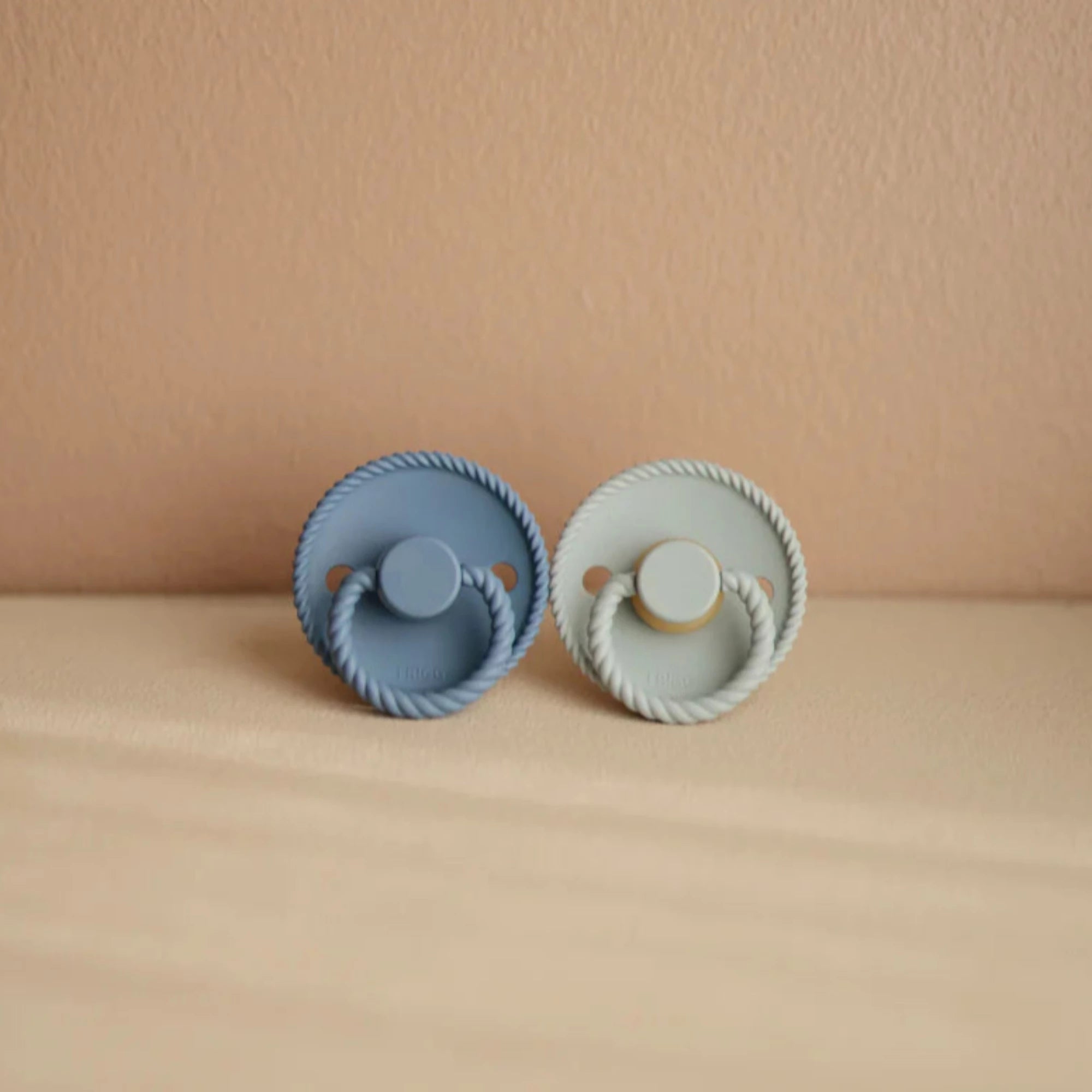 MUSHIE Frigg Rope Latex Baby Pacifier