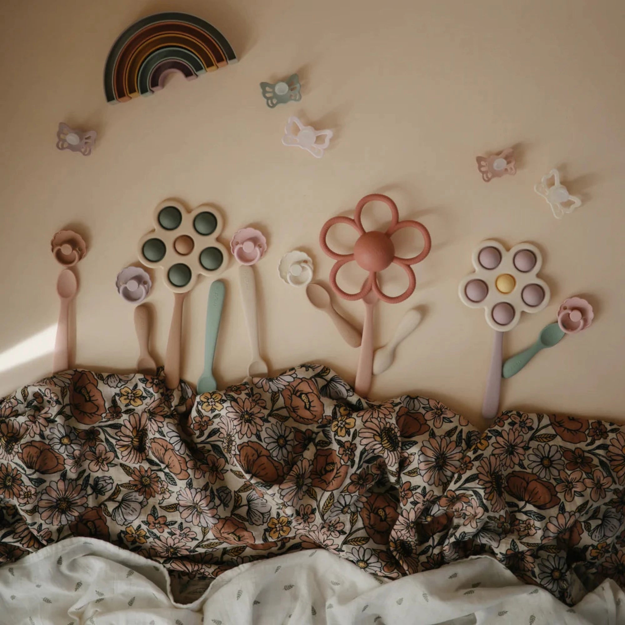 MUSHIE Frigg Daisy Latex Baby Pacifier