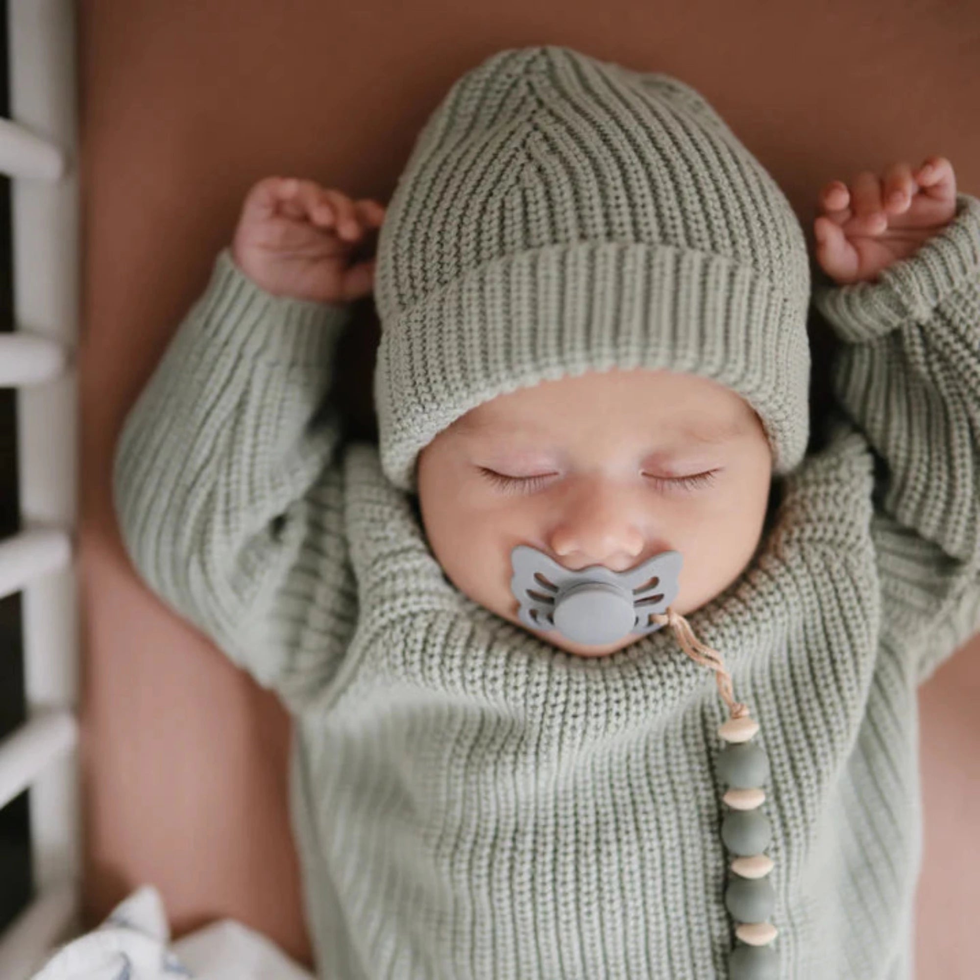 Sucette anatomique en silicone MUSHIE Frigg Butterfly pour bébé