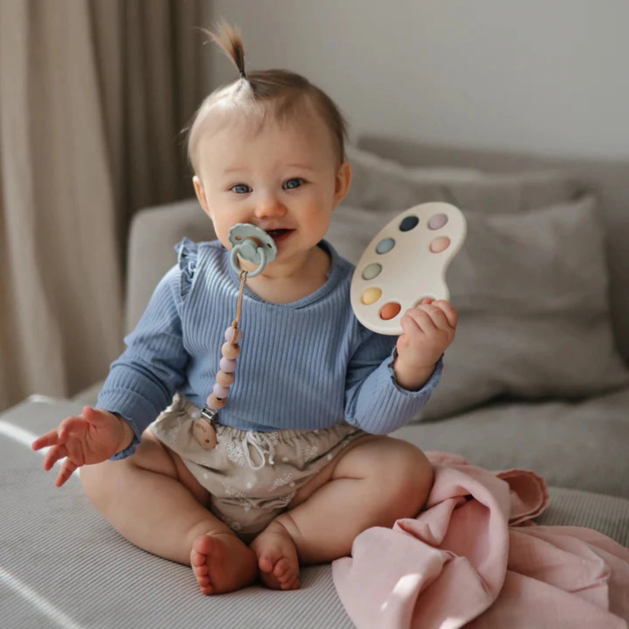 MUSHIE Frigg Daisy Latex Baby Pacifier