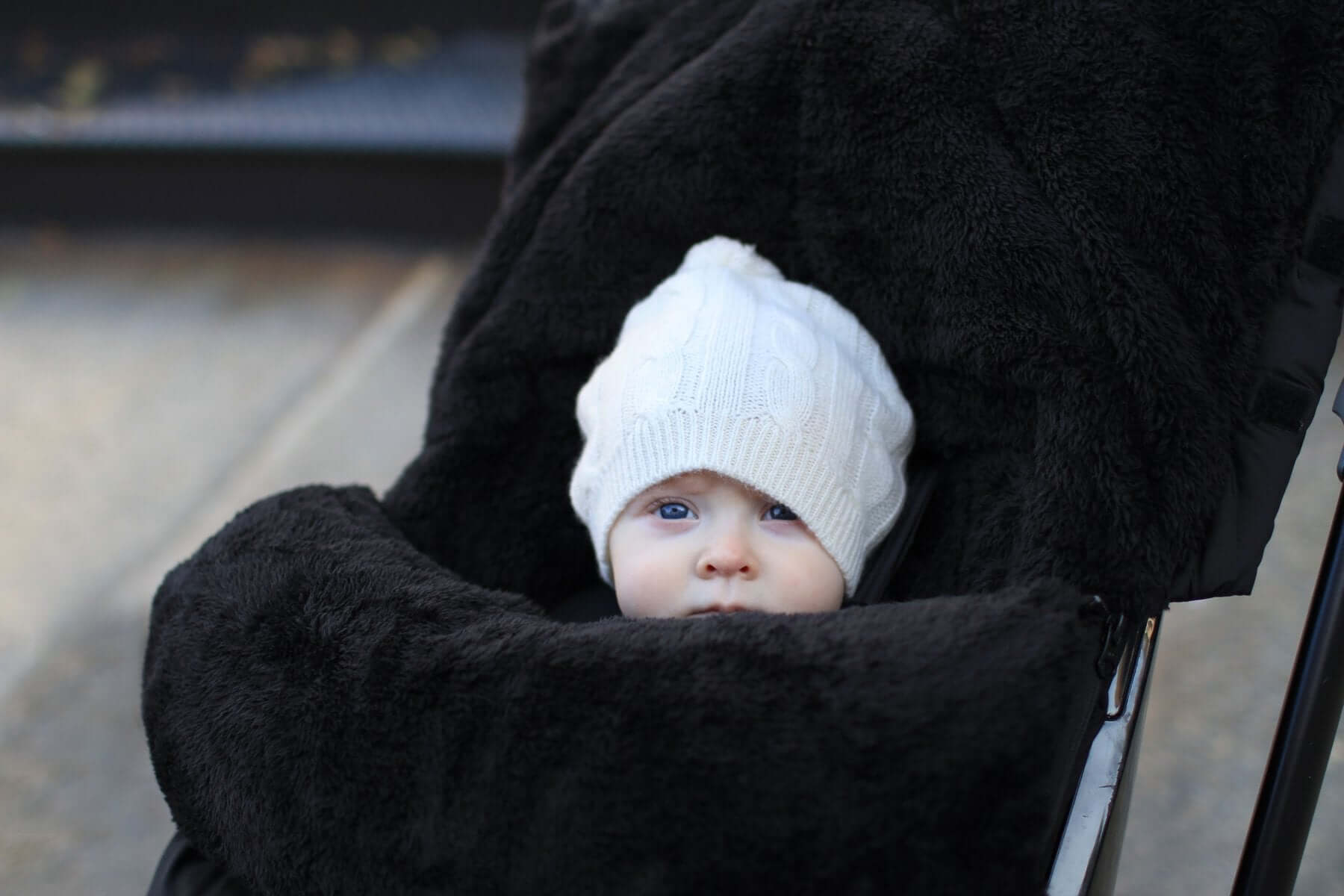 Enfant-PlushPod-Black_Main_3_7AM