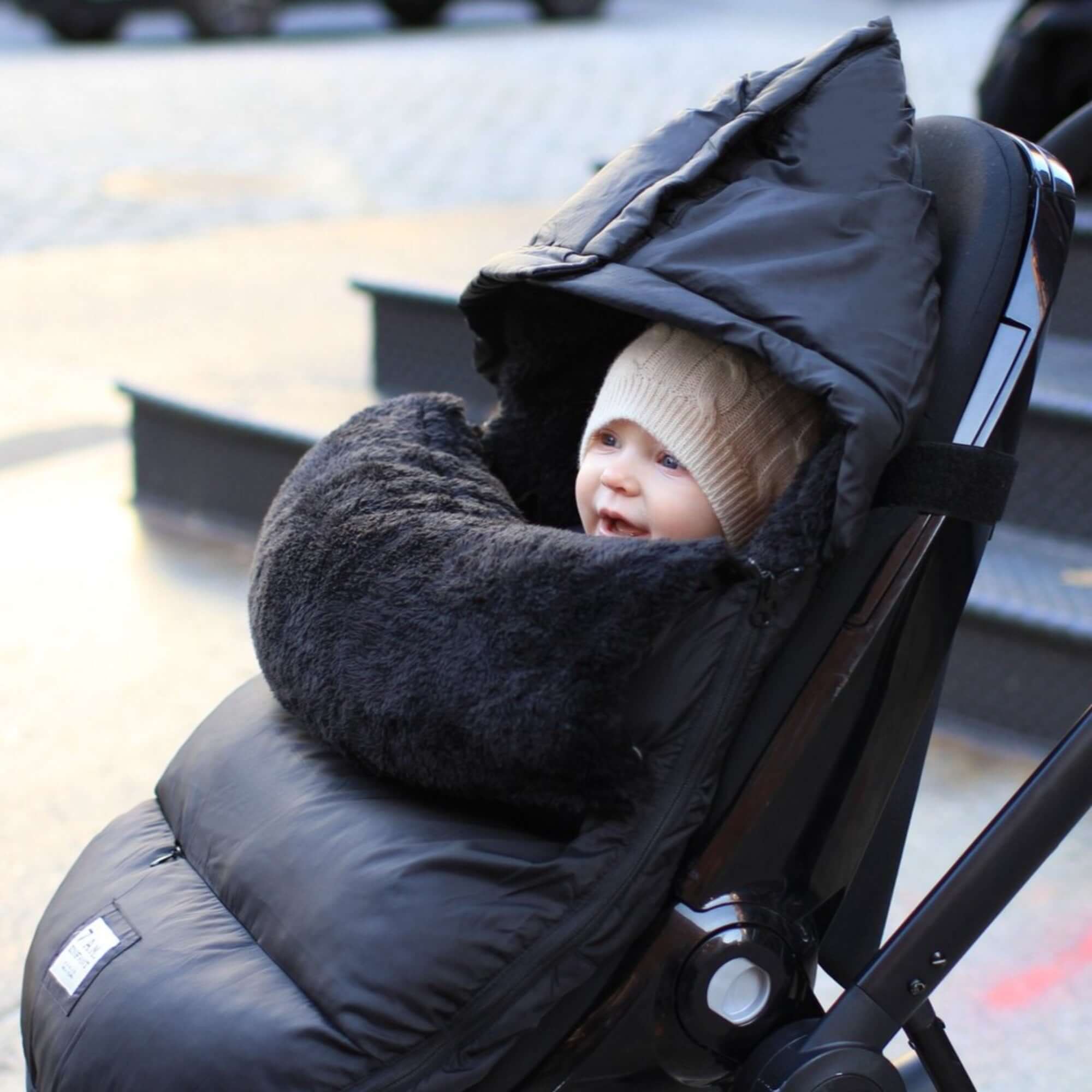 7AMEnfant-PlushPod-Black_Main