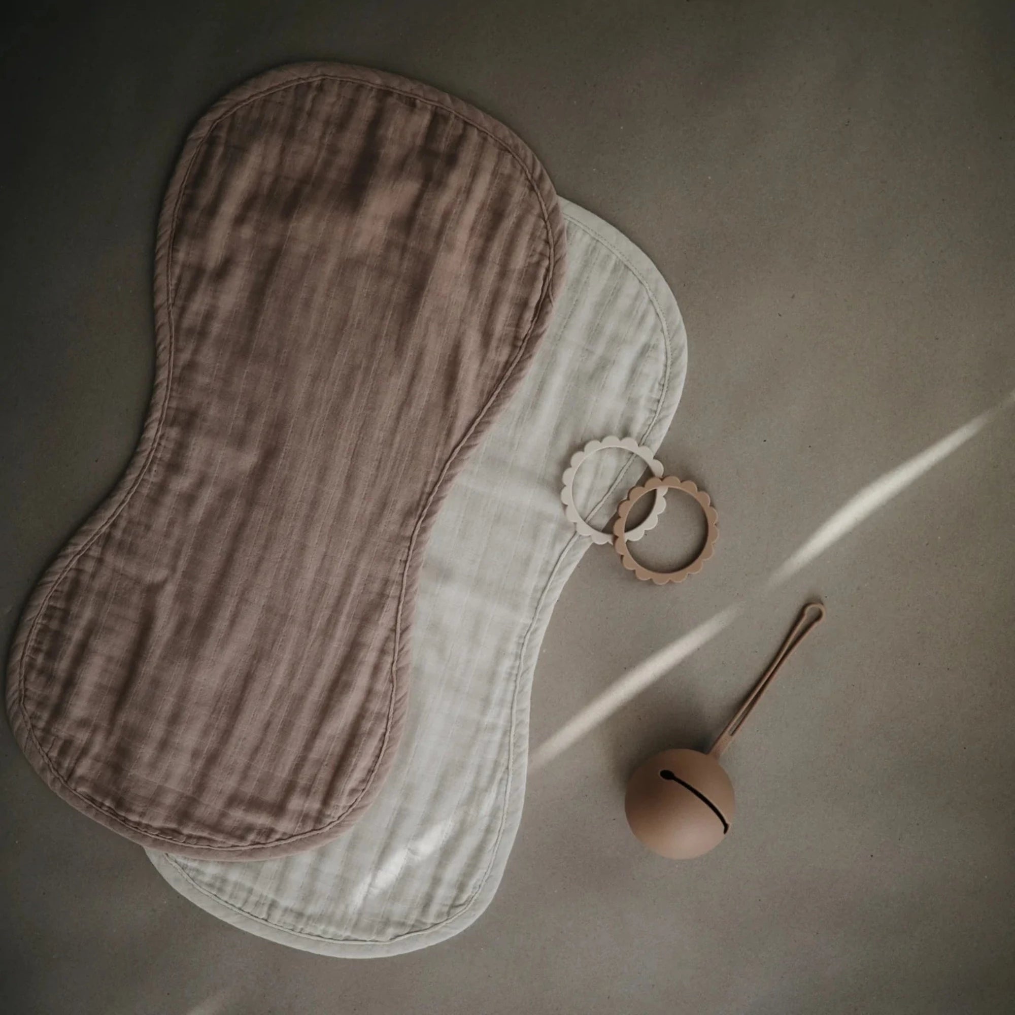 MUSHIE Burp Cloth - Natural/Fog