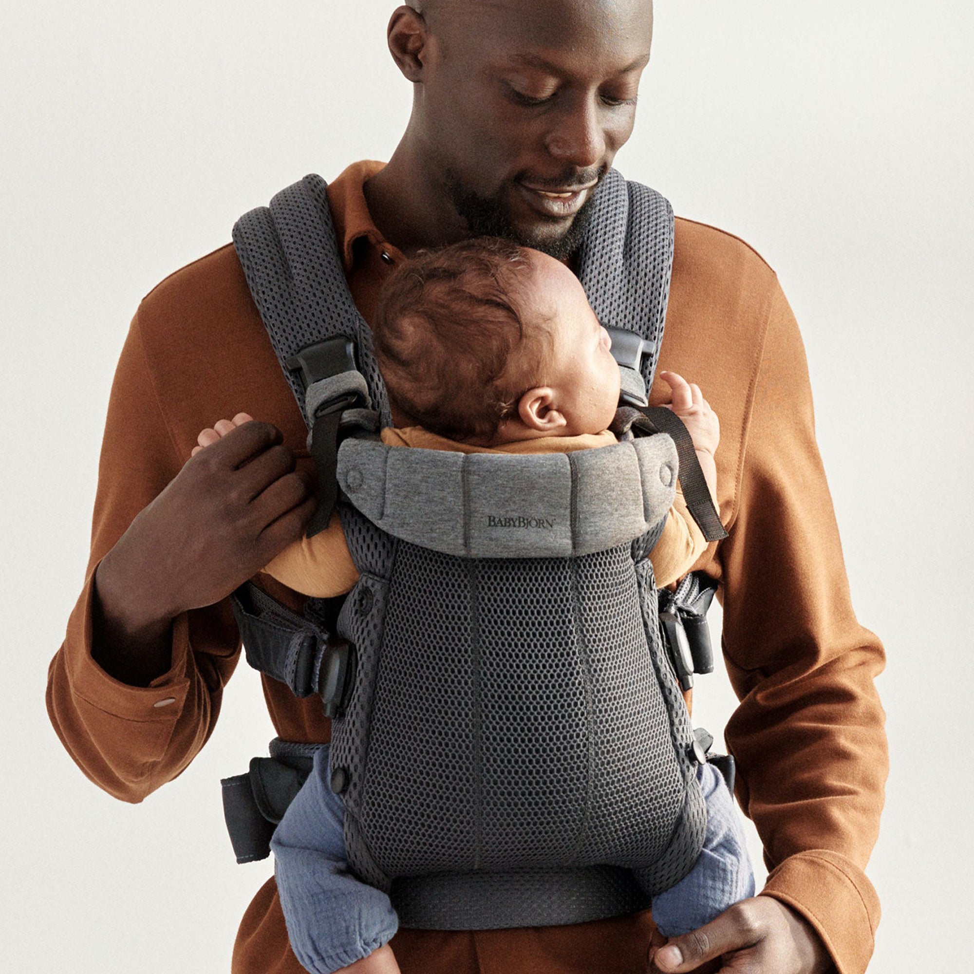 BABYBJÖRN Baby Carrier Harmony ダークグレー Baby Carrier Harmony—comfy, padded back support | BabyBjörn
