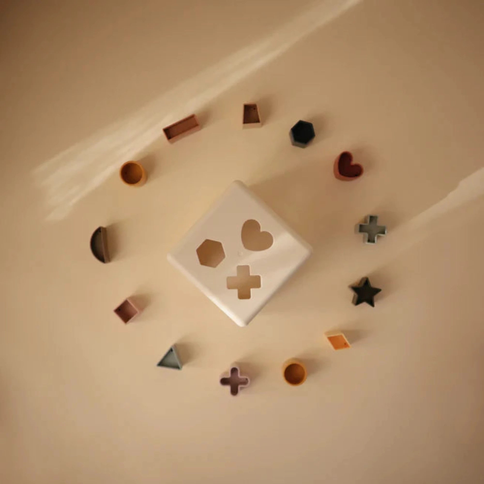 MUSHIE Shape Sorting Box