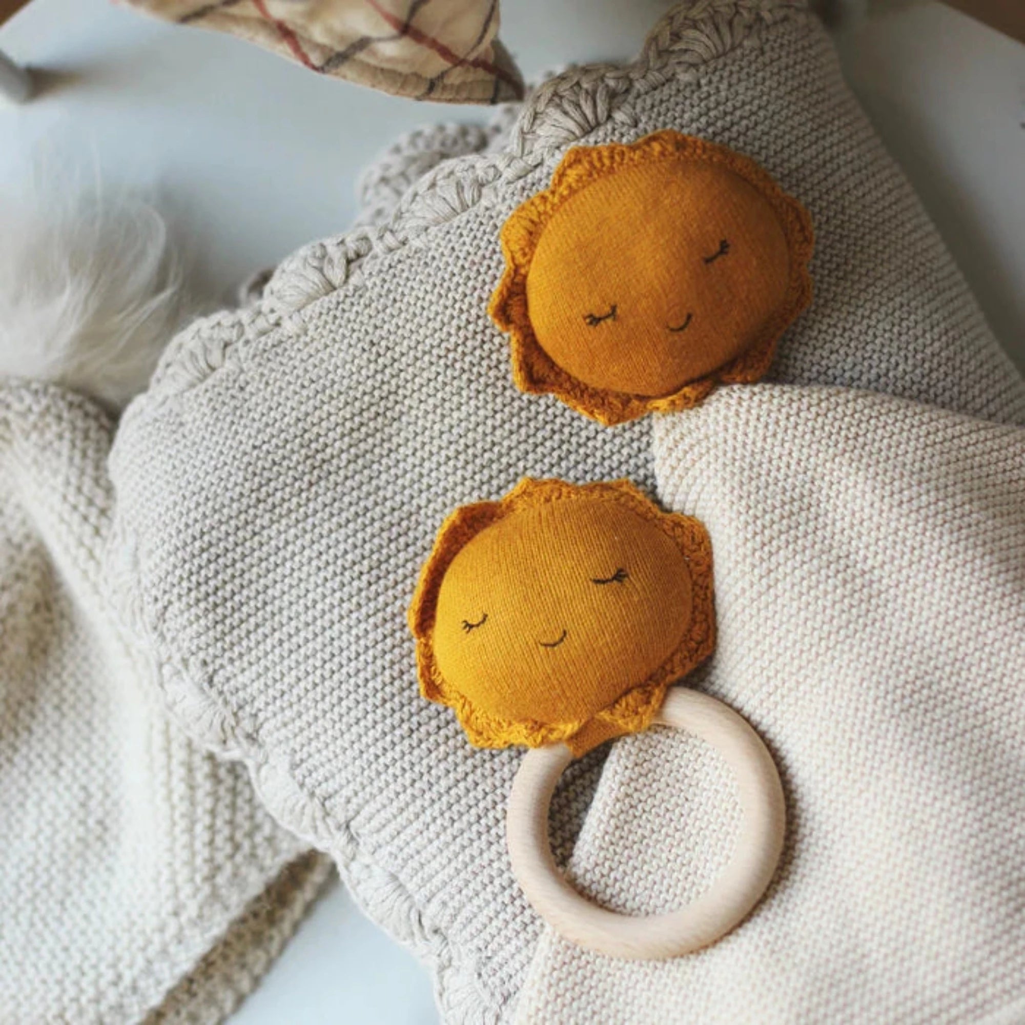 AVERY ROW Scallop Knit Blanket - Stone