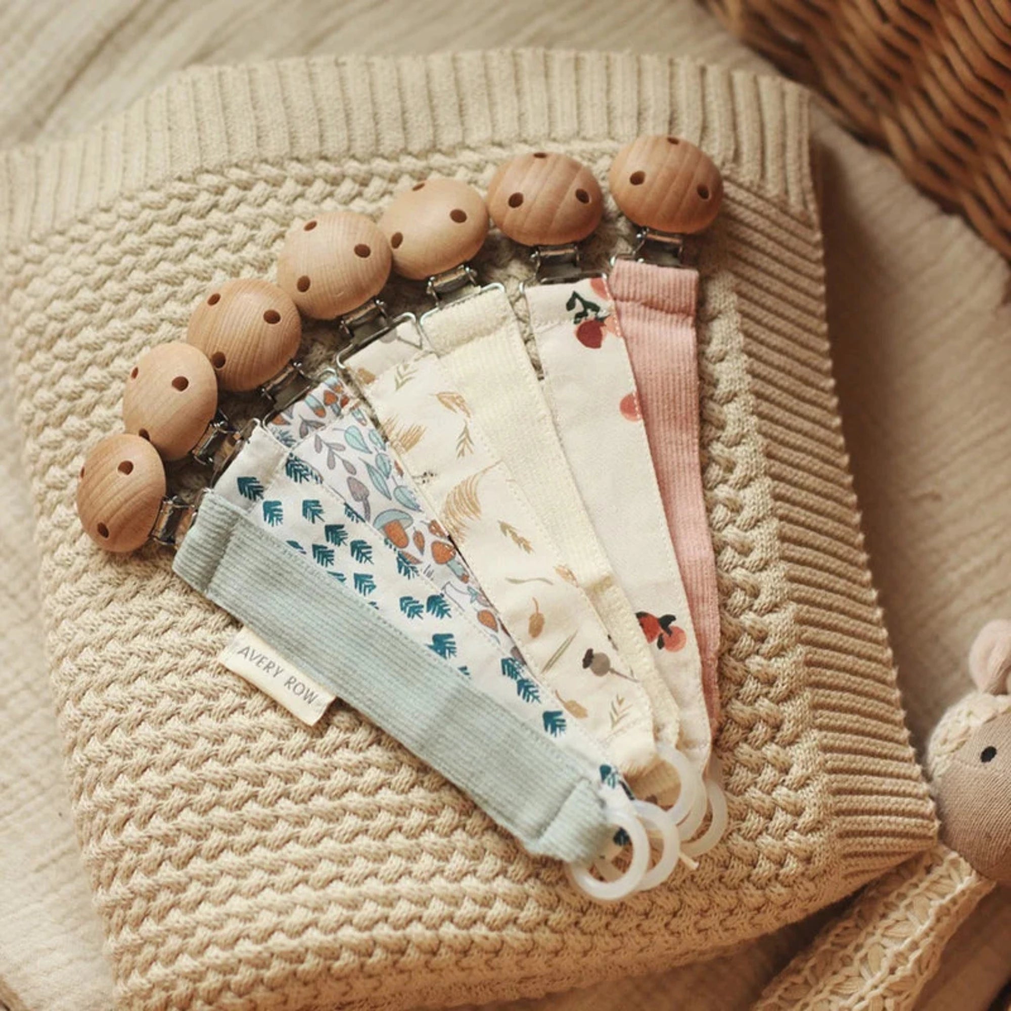 AVERY ROW Pacifier Clip